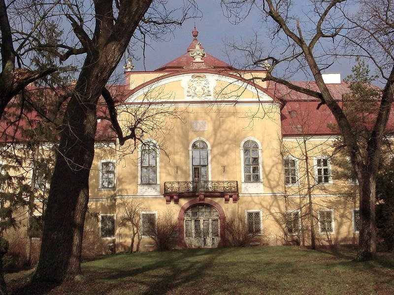 Barokový Kaštieľ rodiny Zichyovcov v obci ŽELOVCE