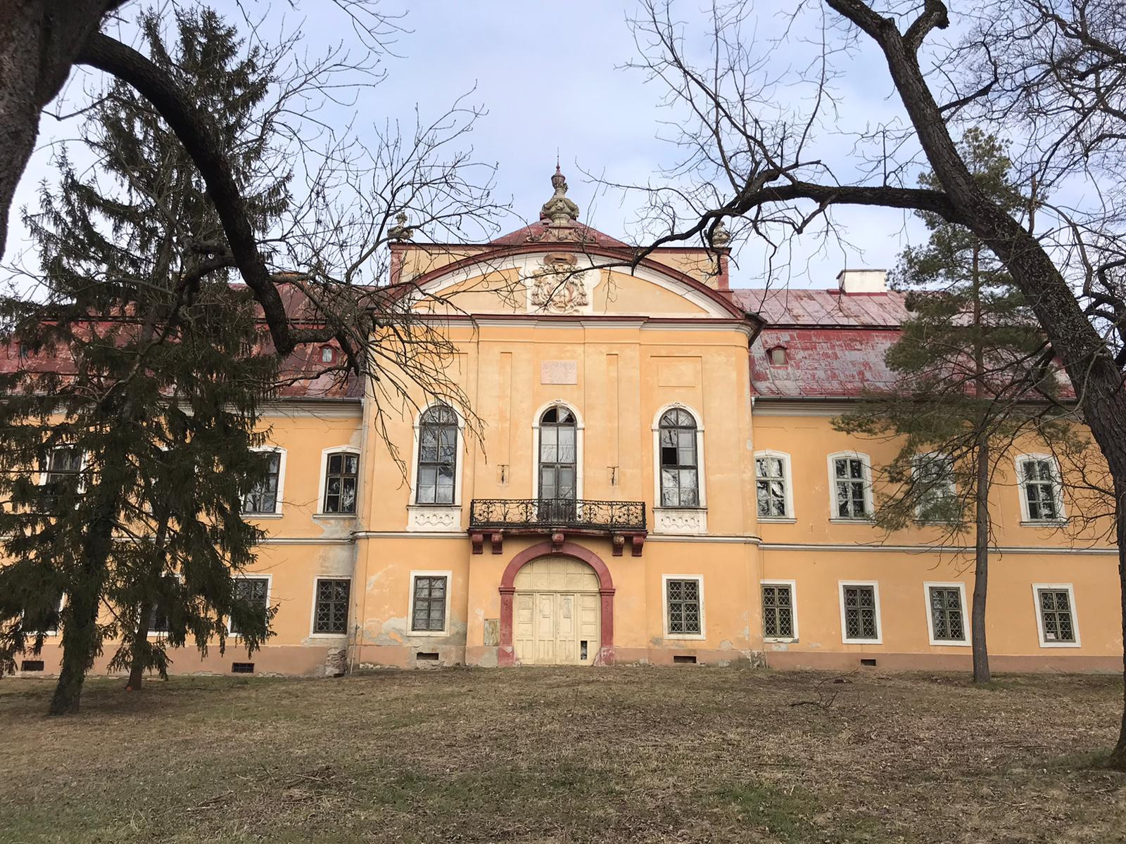Barokový Kaštieľ rodiny Zichyovcov v obci ŽELOVCE
