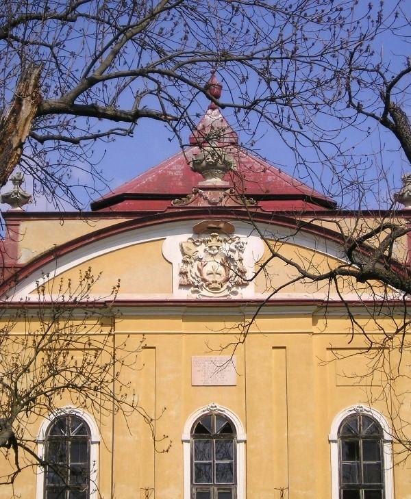 Barokový Kaštieľ rodiny Zichyovcov v obci ŽELOVCE
