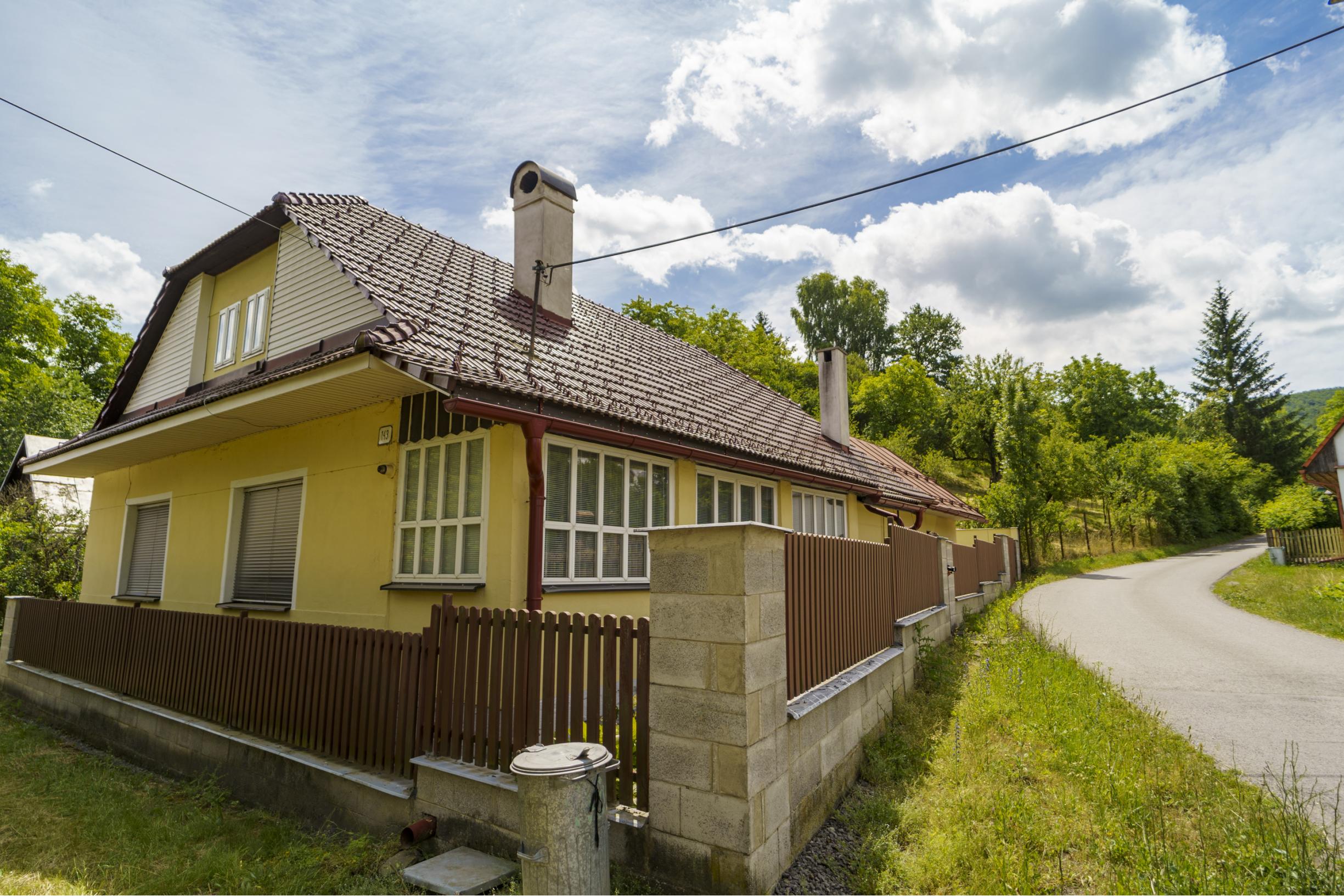 TOP CENA !!! Exkluzívne na predaj rodinný dom na priestrannom pozemku s výmerou 3 223 m² v obci Ilija