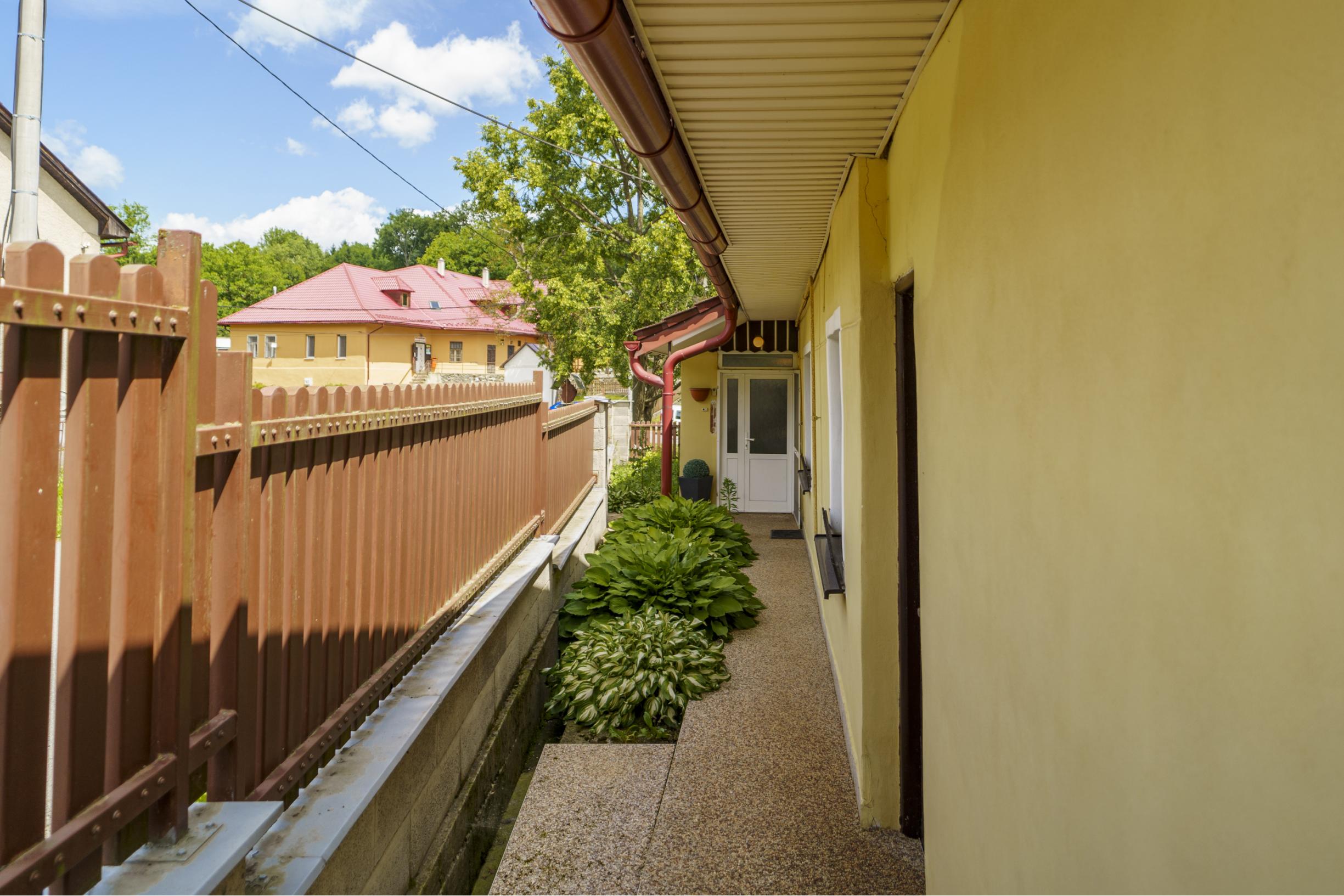 TOP CENA !!! Exkluzívne na predaj rodinný dom na priestrannom pozemku s výmerou 3 223 m² v obci Ilija