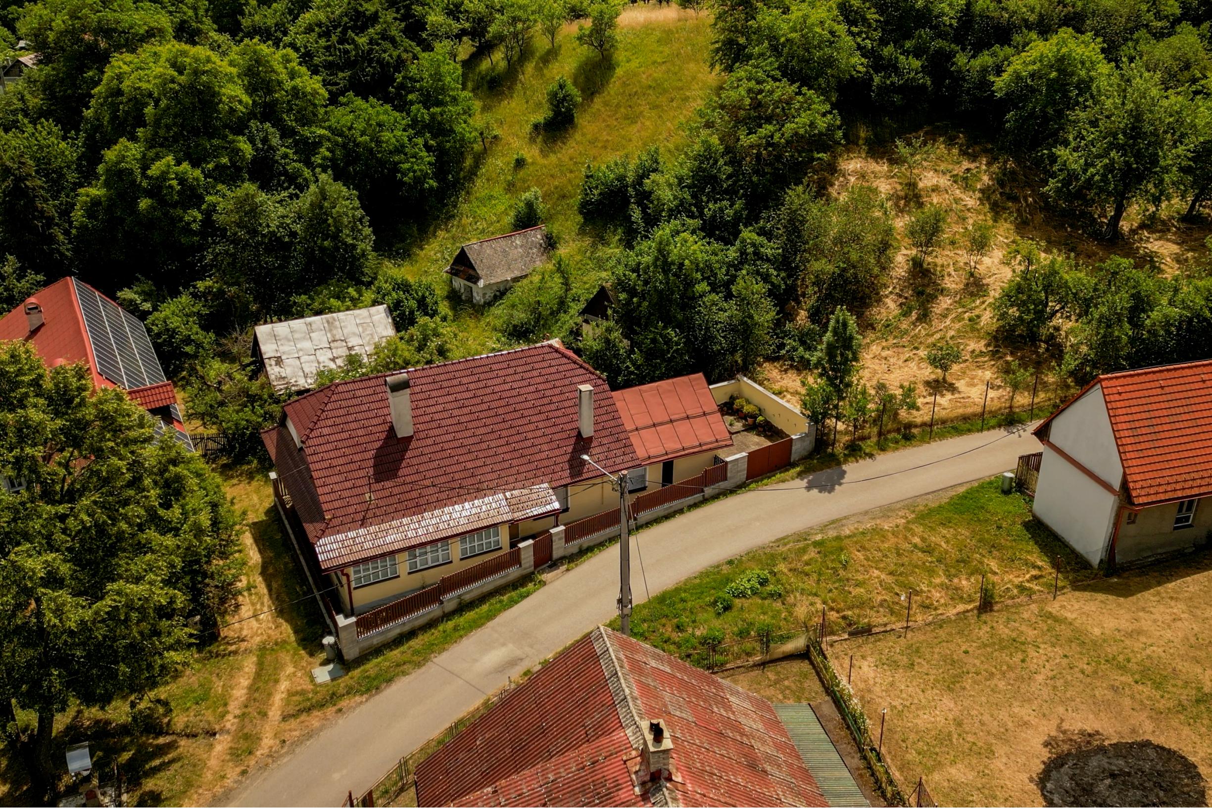 TOP CENA !!! Exkluzívne na predaj rodinný dom na priestrannom pozemku s výmerou 3 223 m² v obci Ilija