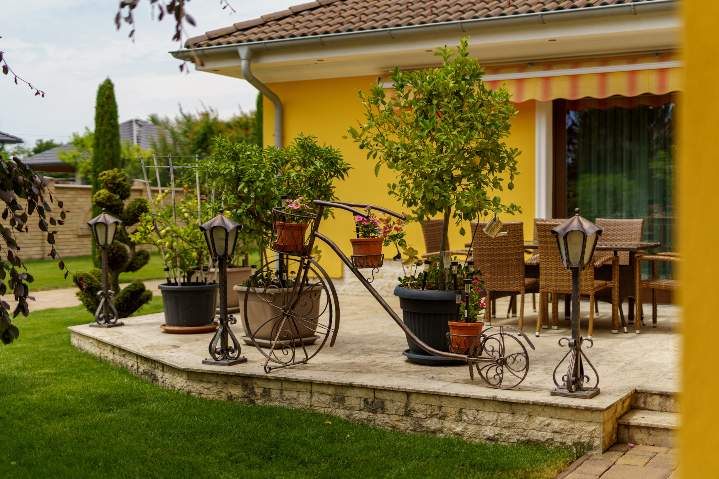 Rodinná rezidencia s parkovou úpravou záhrady na veľkorysom pozemku s bazénom , Rajka