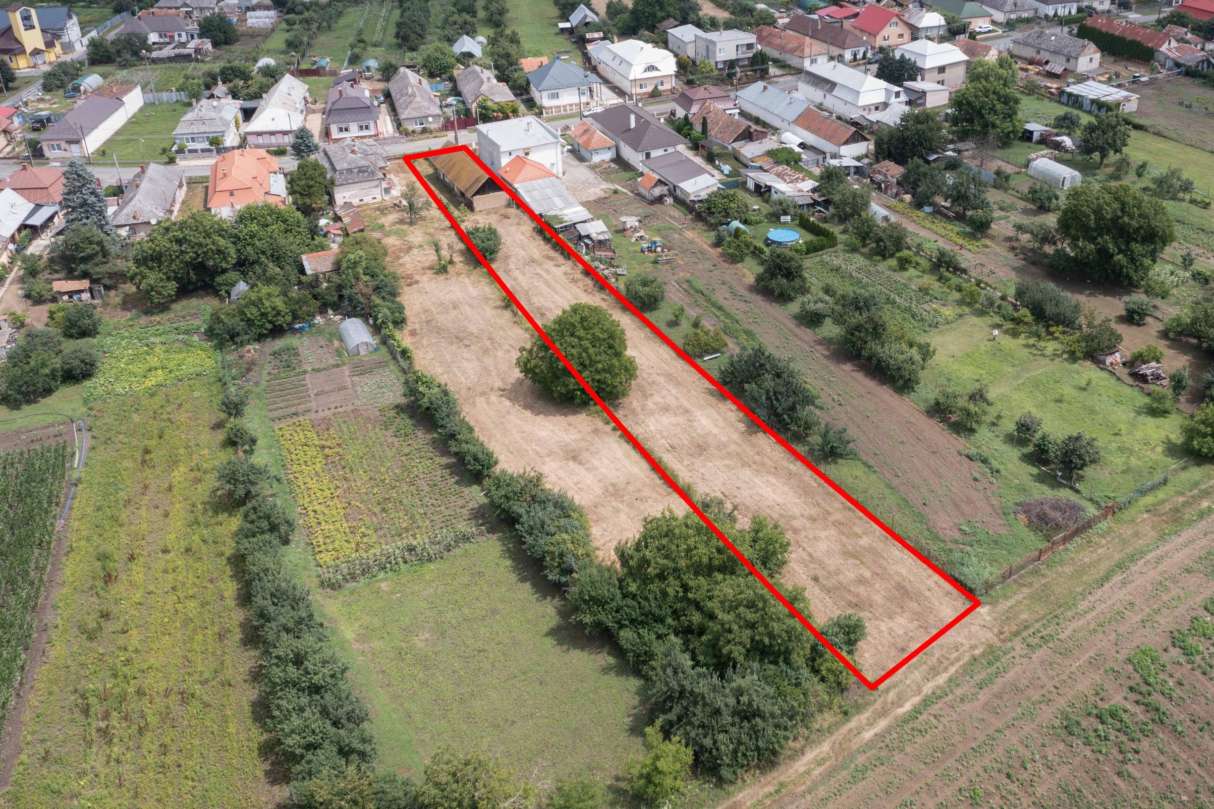 Exkluzívne na predaj stavebný pozemok o výmere 1070 m2 v obci Soľnička