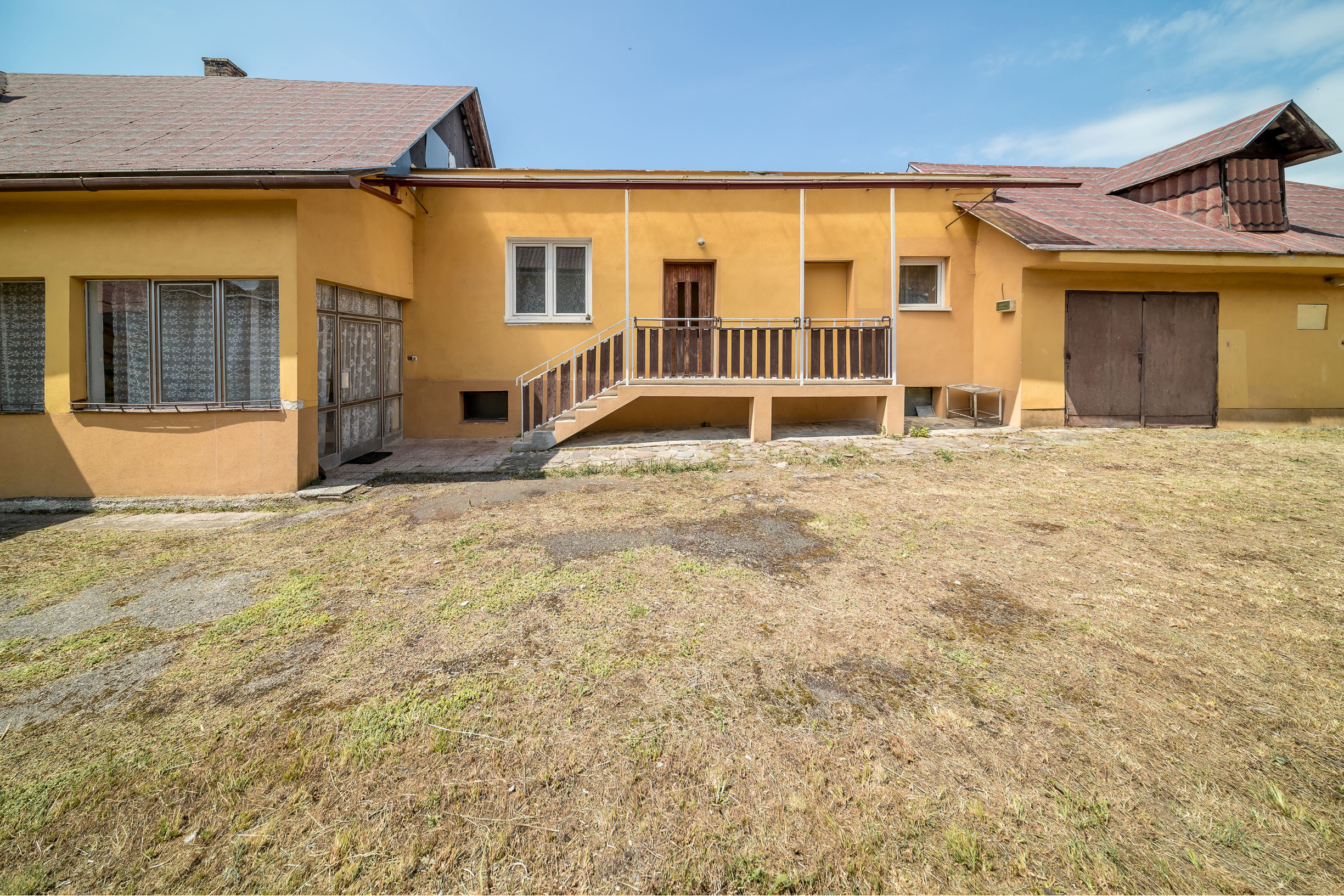 REZERVOVANÉ - Rodinný dom s 2 garážami na predaj, Opiná, Košice - okolie