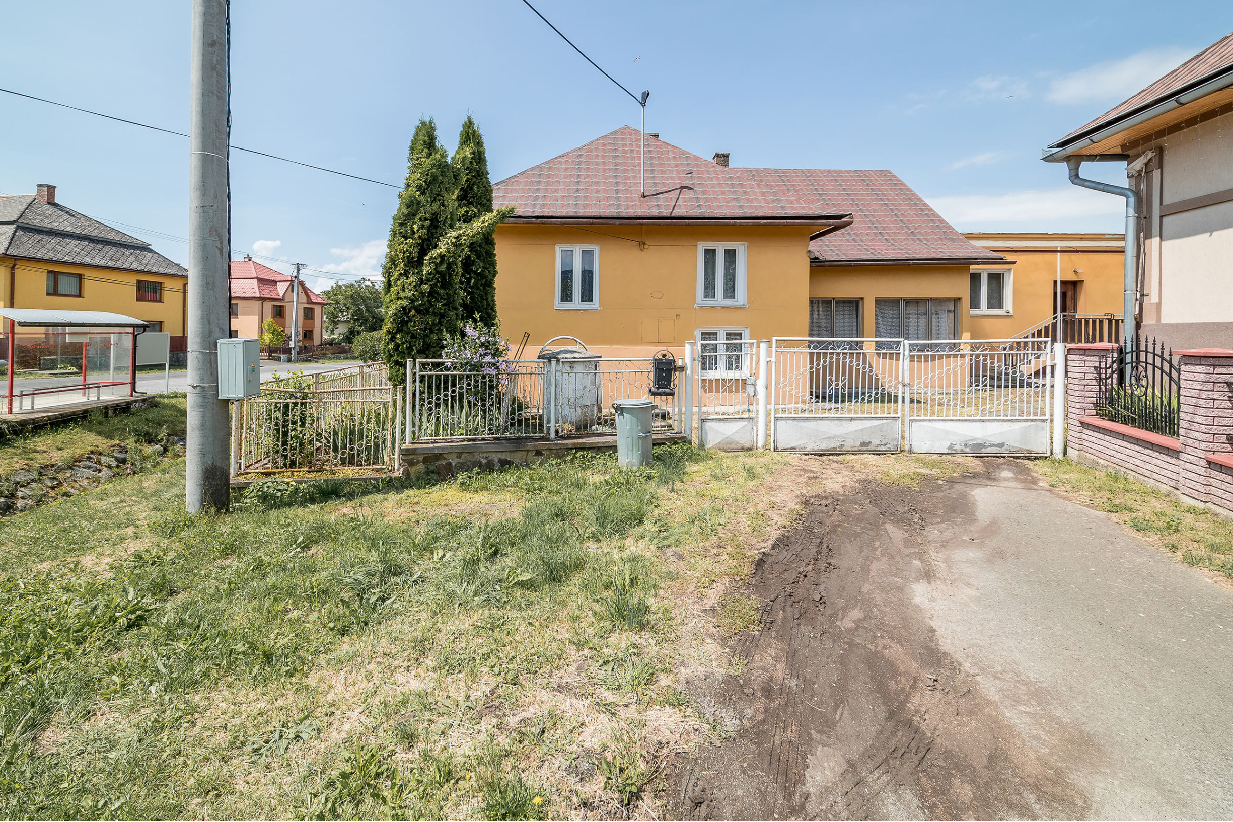 REZERVOVANÉ - Rodinný dom s 2 garážami na predaj, Opiná, Košice - okolie