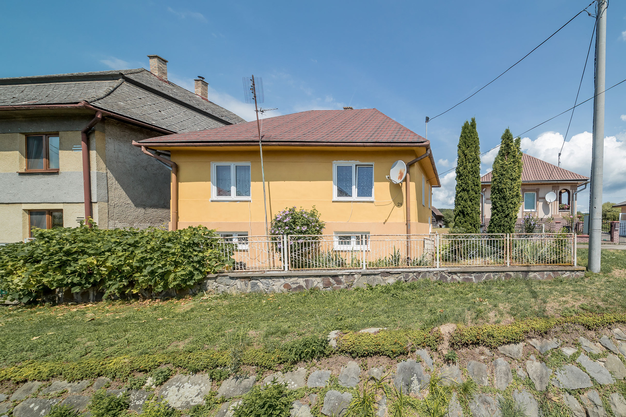 REZERVOVANÉ - Rodinný dom s 2 garážami na predaj, Opiná, Košice - okolie