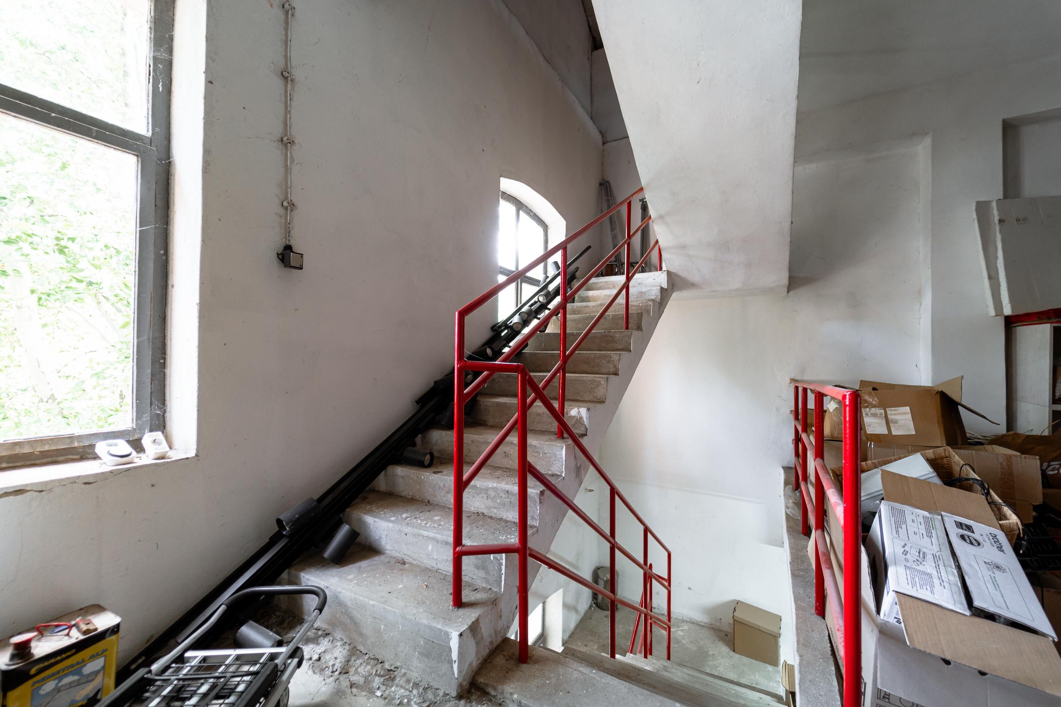 Ponúkame na predaj budovu / skladový priestor v Strážskom