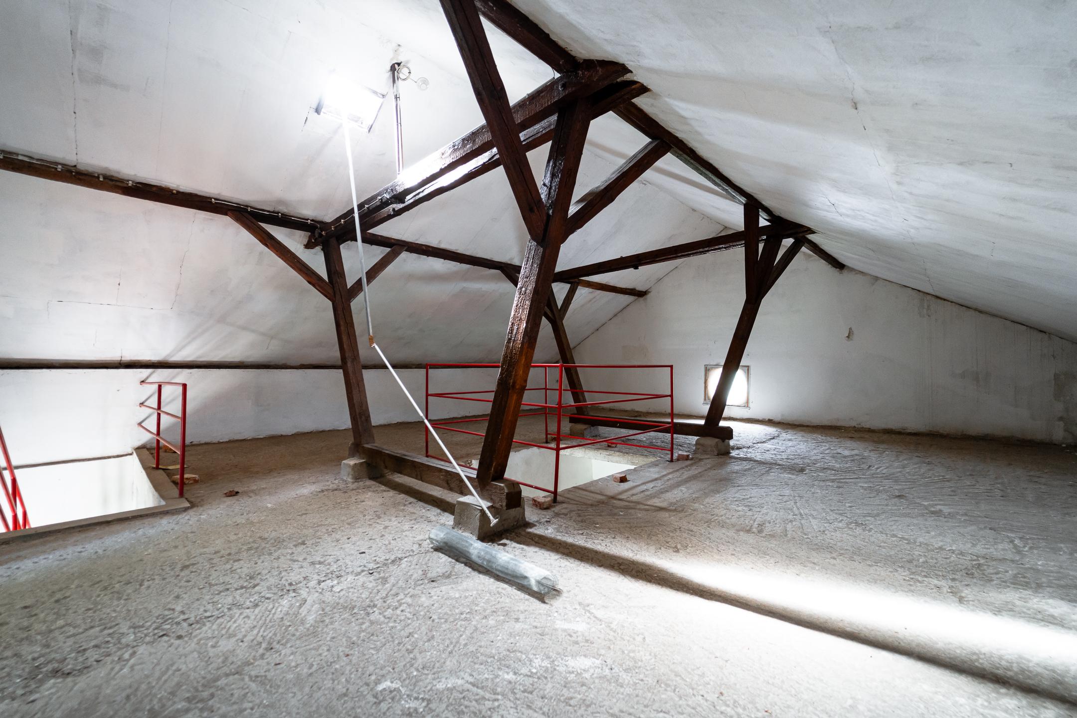 Ponúkame na predaj budovu / skladový priestor v Strážskom