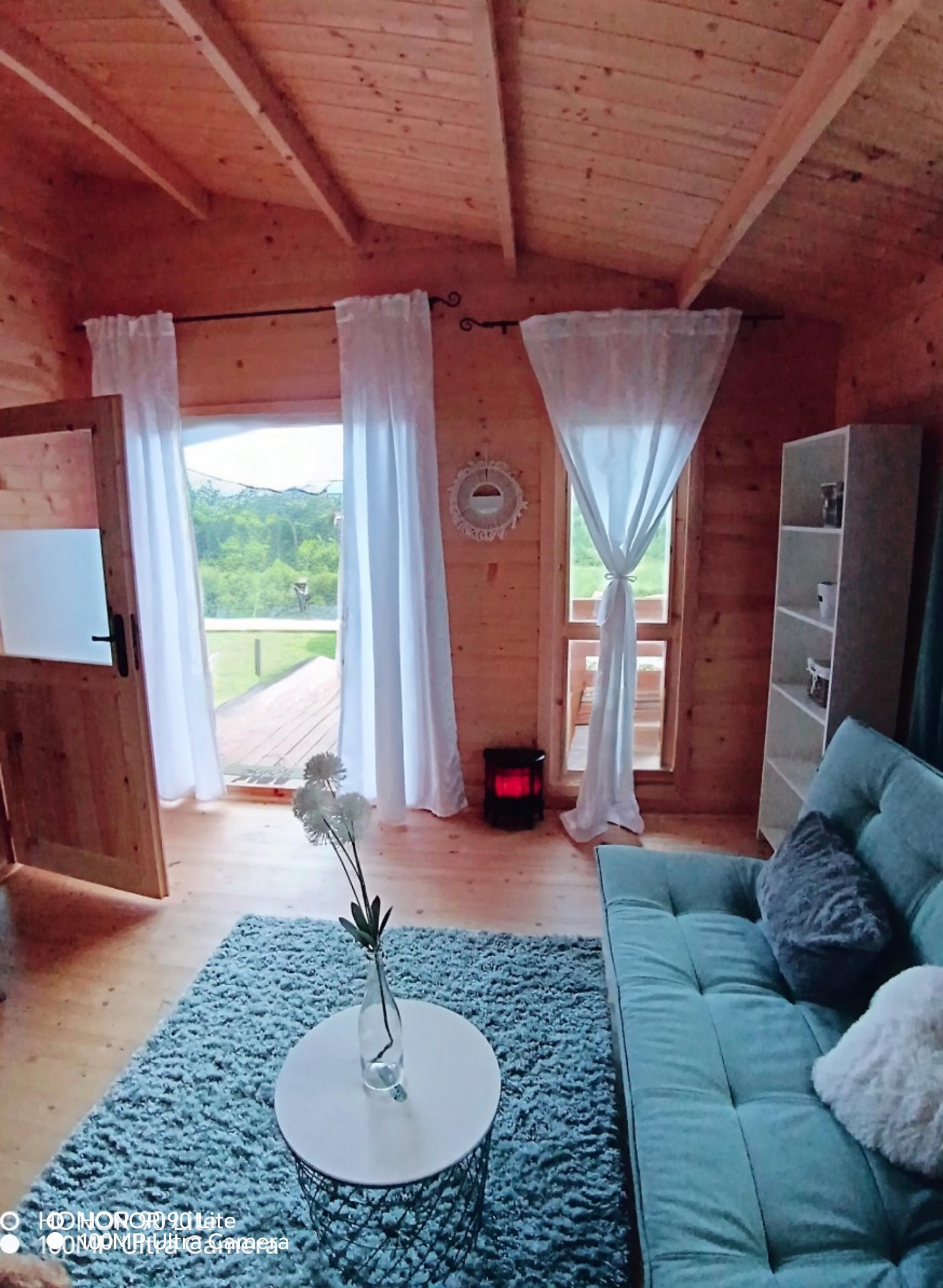 Na predaj štýlová chatka s rozsiahlym pozemkom, Novajidrány, Maďarsko