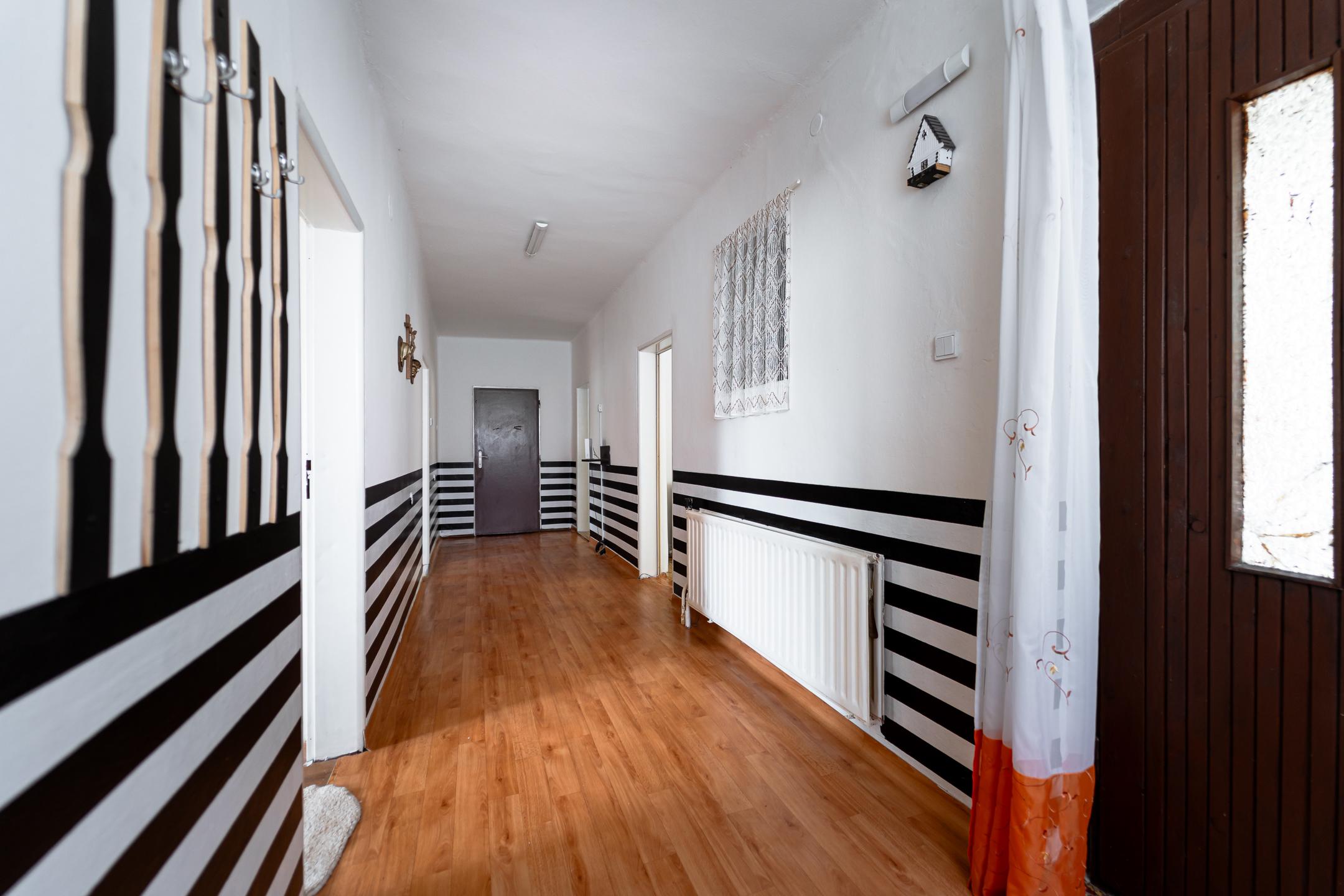 EXKLUZÍVNE vám ponúkame na predaj 3 izbový rodinný dom v príjemnej lokalite Veľkých Kapušian (okr. Michalovce).