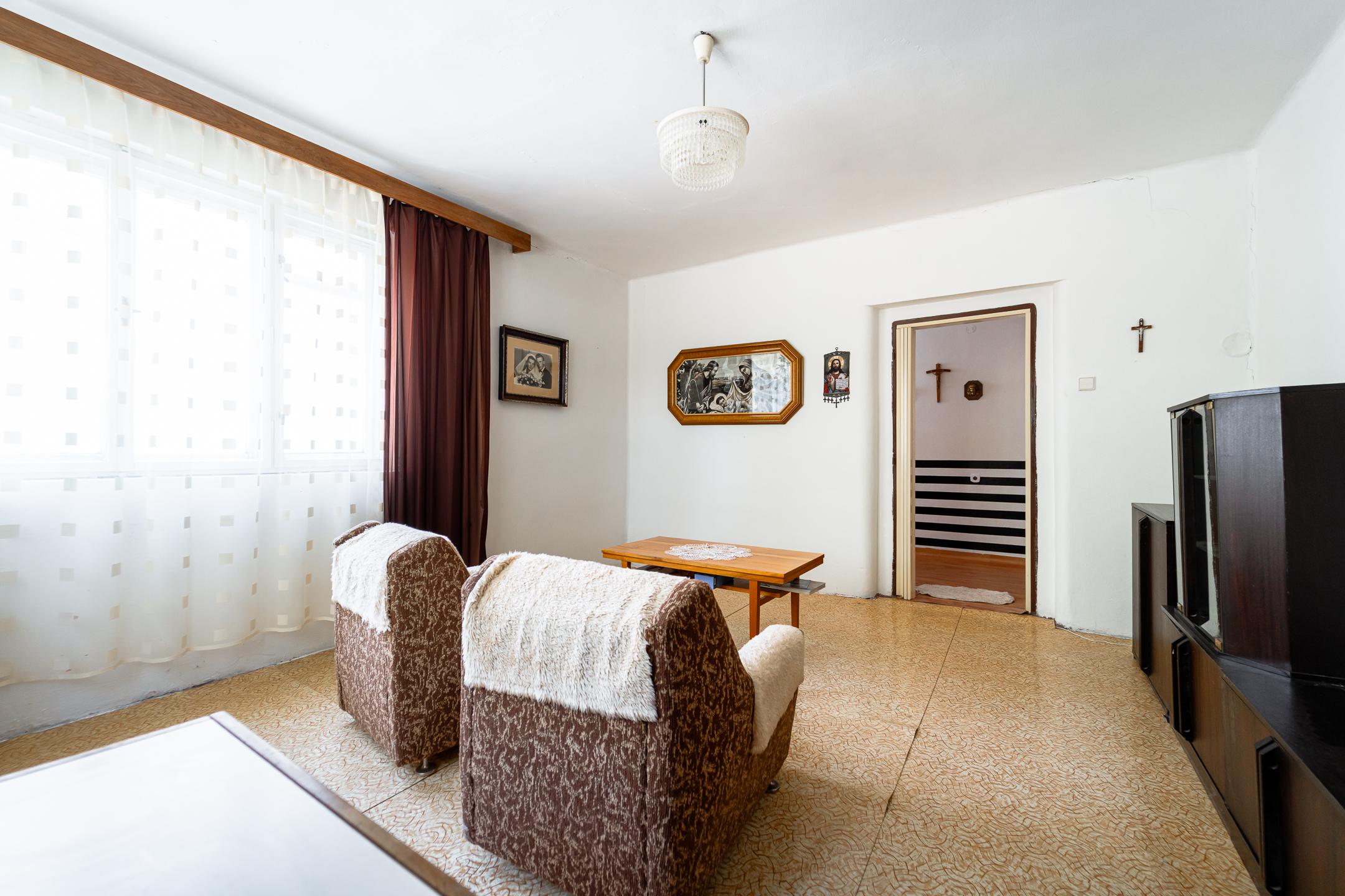 EXKLUZÍVNE vám ponúkame na predaj 3 izbový rodinný dom v príjemnej lokalite Veľkých Kapušian (okr. Michalovce).