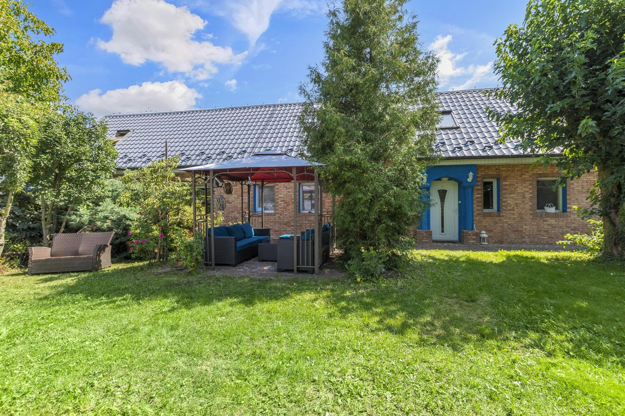 Predaj krásny vidiecky 5-izbový rodinný dom s bazénom so slanou vodou, 586 m2, Borský Mikuláš, okres Senica