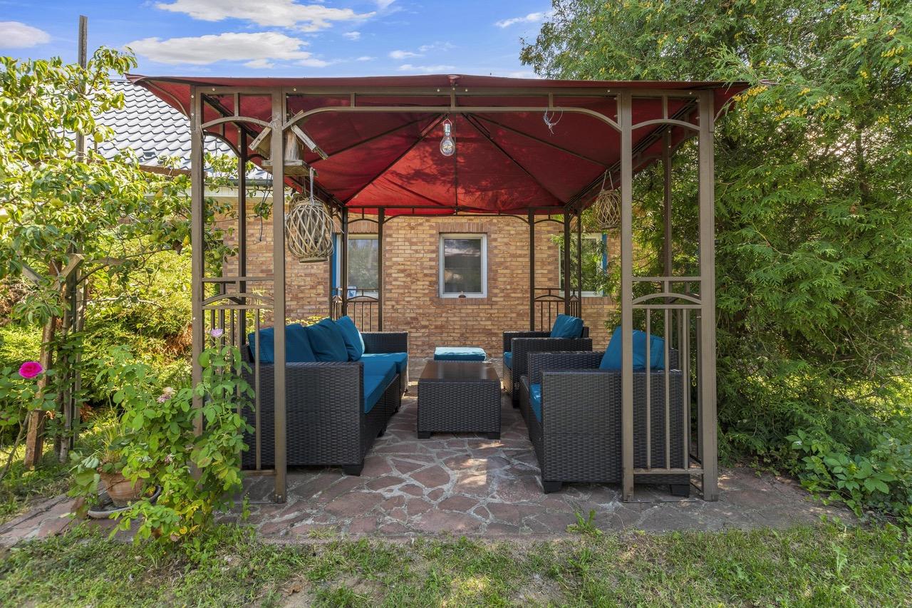 Predaj krásny vidiecky 5-izbový rodinný dom s bazénom so slanou vodou, 586 m2, Borský Mikuláš, okres Senica