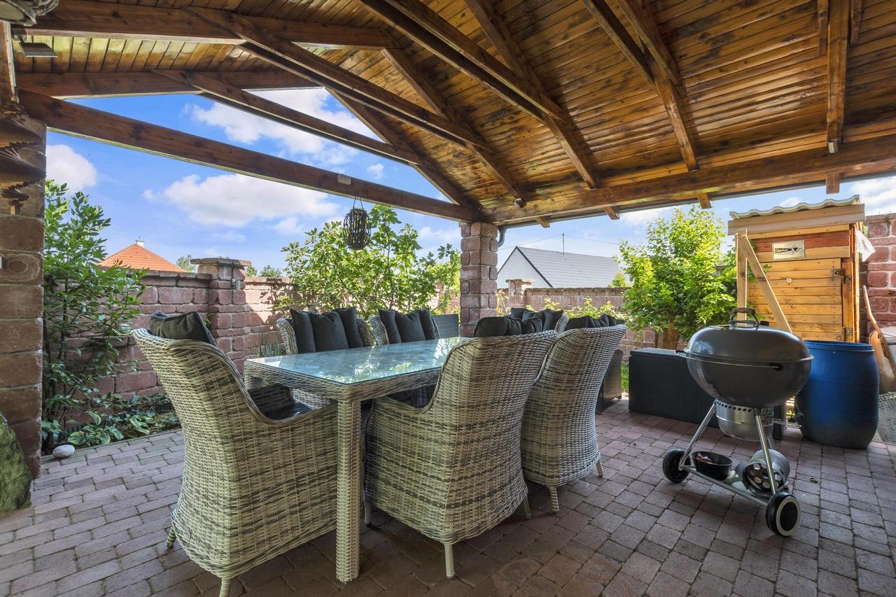 Predaj krásny vidiecky 5-izbový rodinný dom s bazénom so slanou vodou, 586 m2, Borský Mikuláš, okres Senica