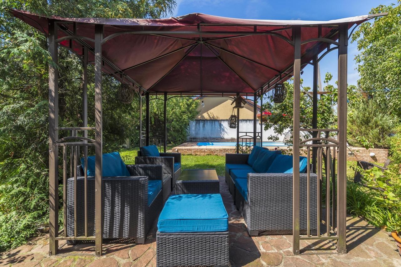 Predaj krásny vidiecky 5-izbový rodinný dom s bazénom so slanou vodou, 586 m2, Borský Mikuláš, okres Senica