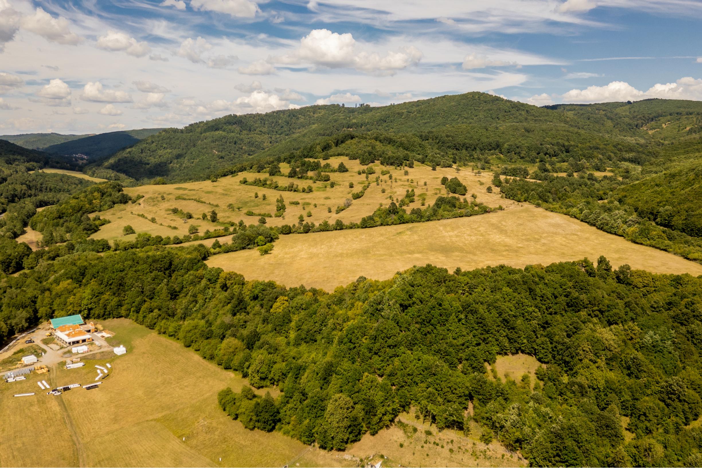 Rozsiahly pozemok vhodný na ranč, kemp alebo hobby farmu – 6,55 ha