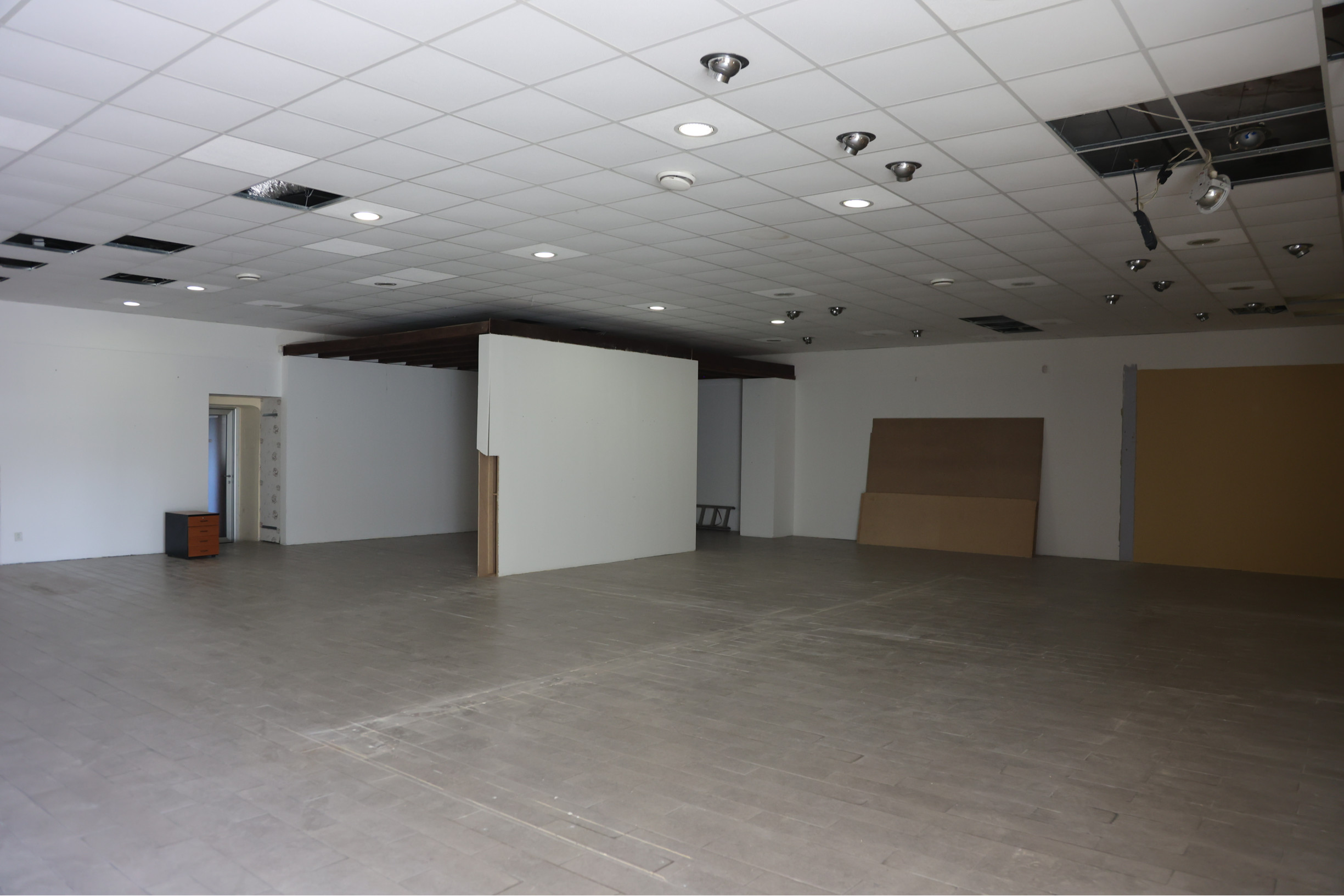 Prenájom skladových/výrobných priestorov – 100 m² a 400 m², Ružinov II.