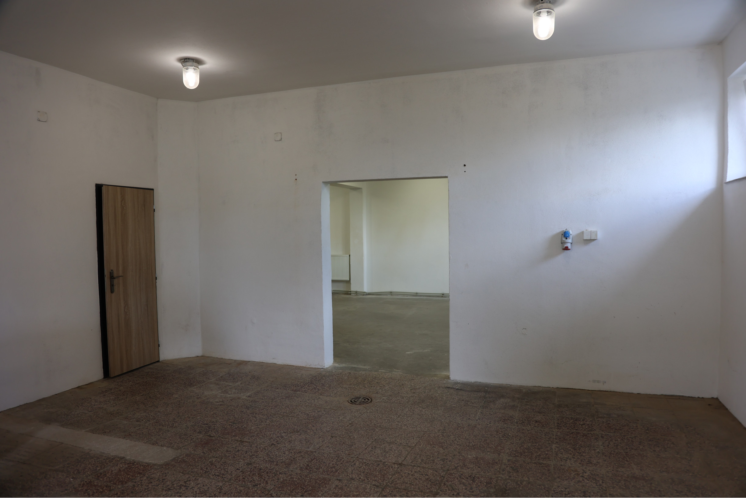 Prenájom skladových/výrobných priestorov – 100 m² a 400 m², Ružinov II.