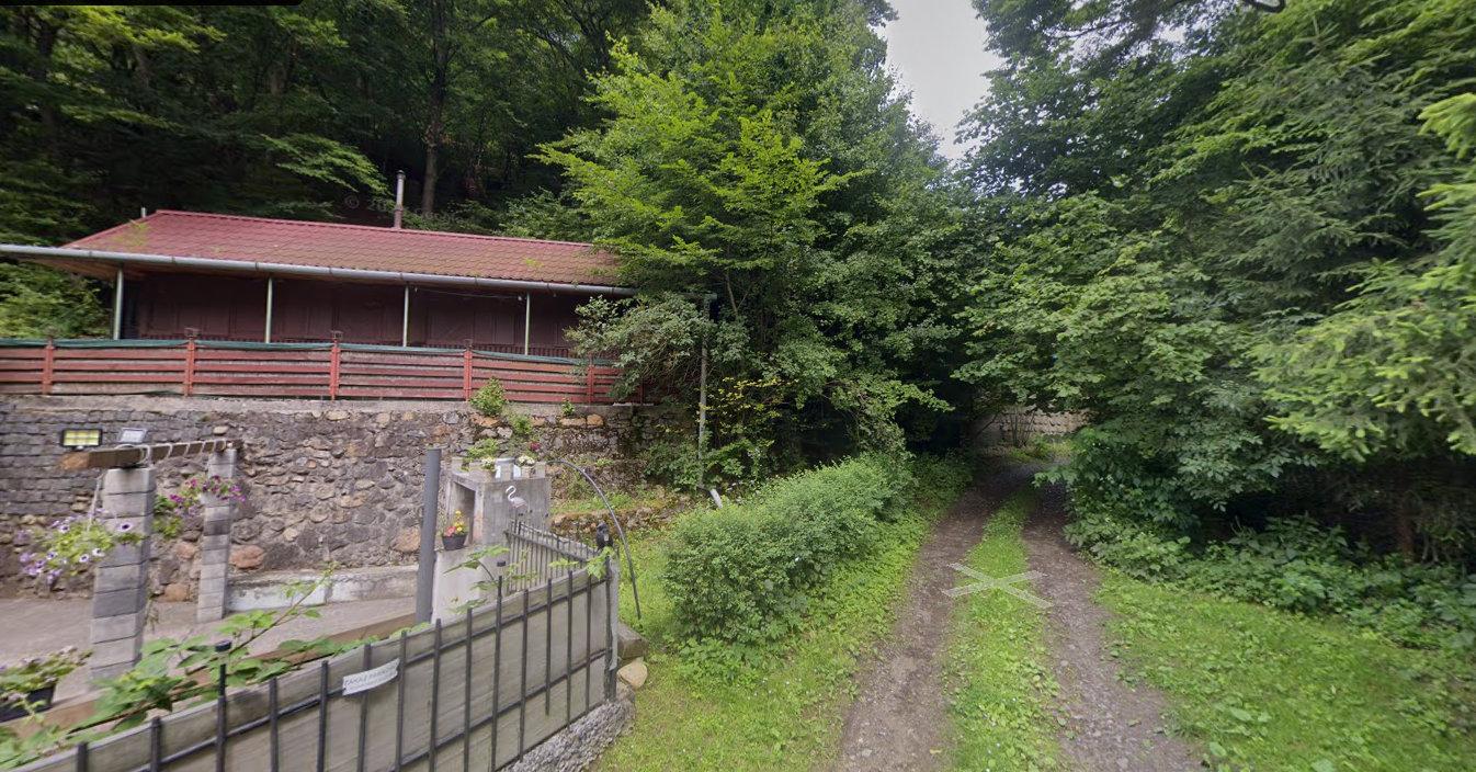 Exkluzívne  na predaj chatka na úpätí lesa v chatárskej oblasti Letkov, časť Starý Trebejov