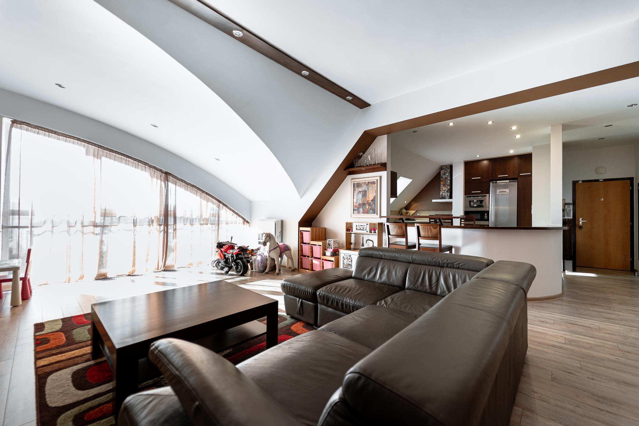 Na predaj priestranný 4-izbový mezonet s balkónom a zariadením v tehlovom bytovom dome na Furči – Krosnianska ul.