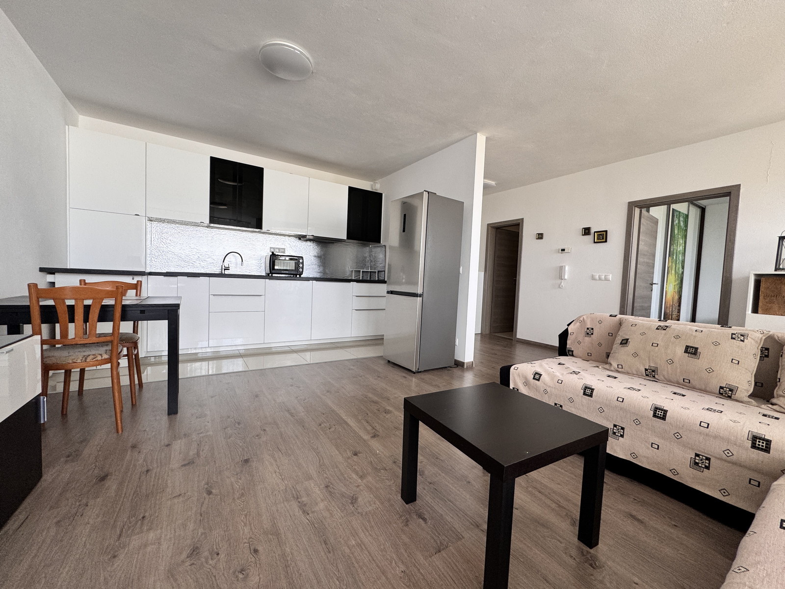 Prenájom 2-izb. byt + loggia; novostavba; Opletalova ul.; Bratislava IV.- Dev. Nová Ves