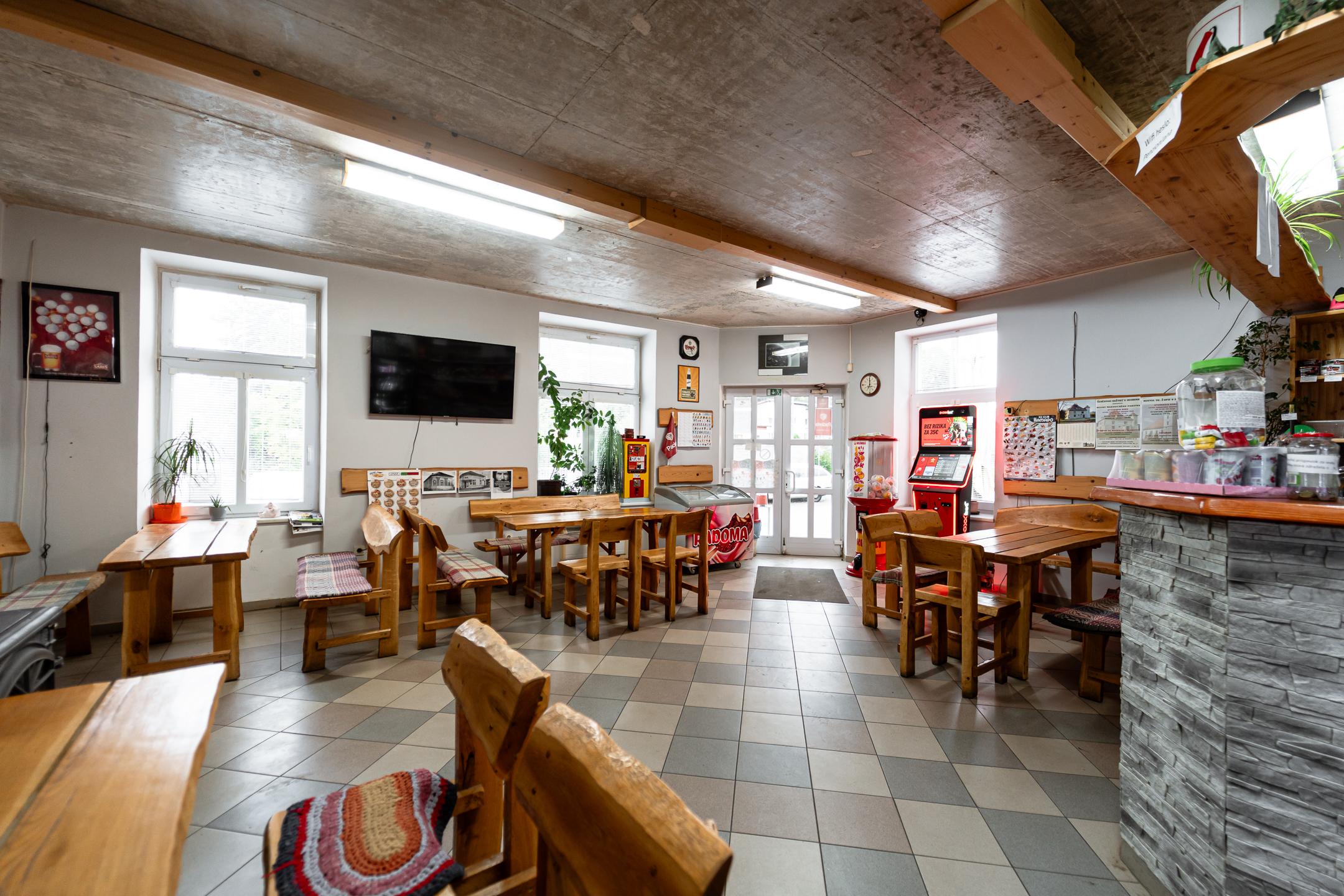 EXKLUZÍVNE Vám ponúkame na predaj dom na podnikateľské účely v obci Zborov.