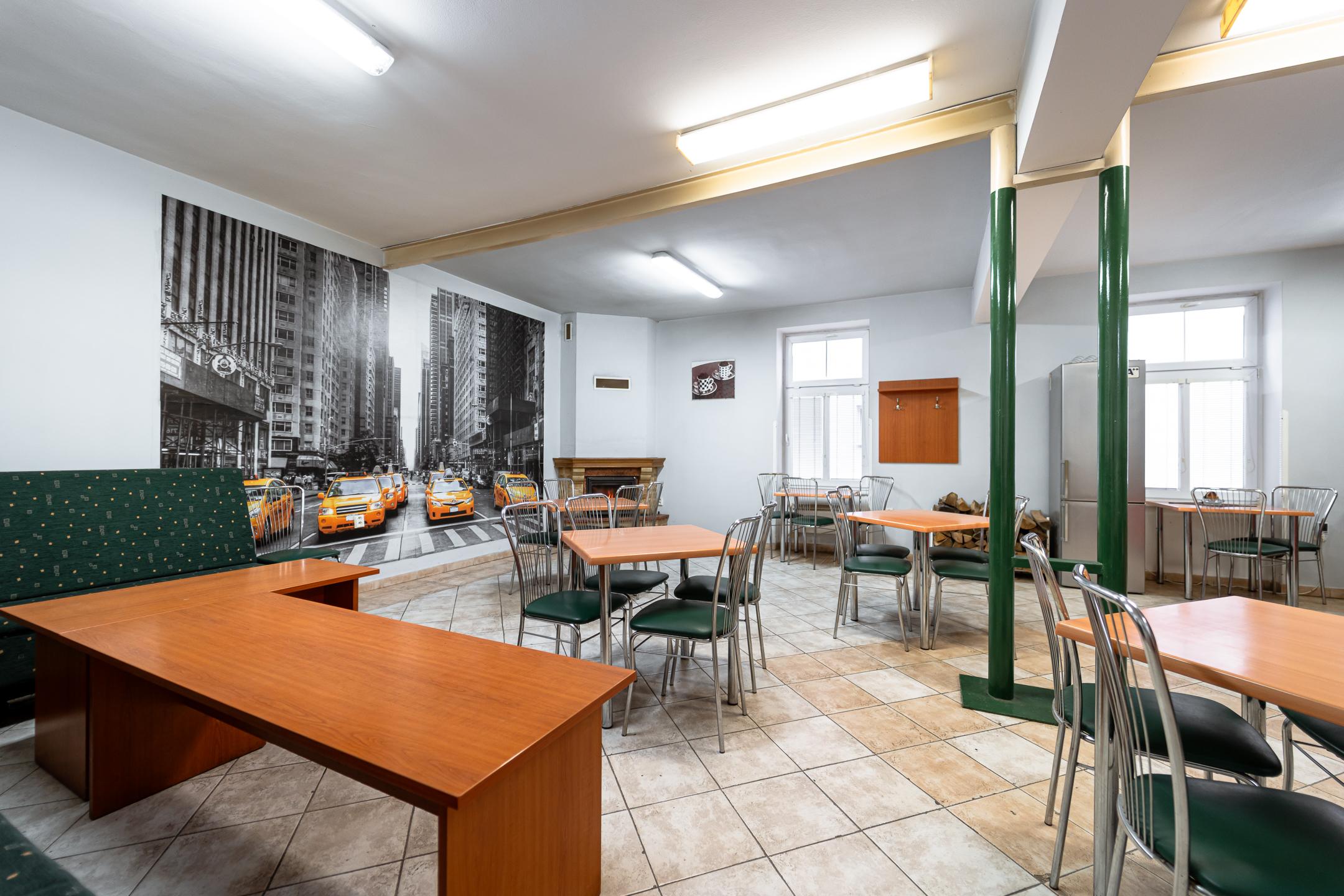 EXKLUZÍVNE Vám ponúkame na predaj dom na podnikateľské účely v obci Zborov.