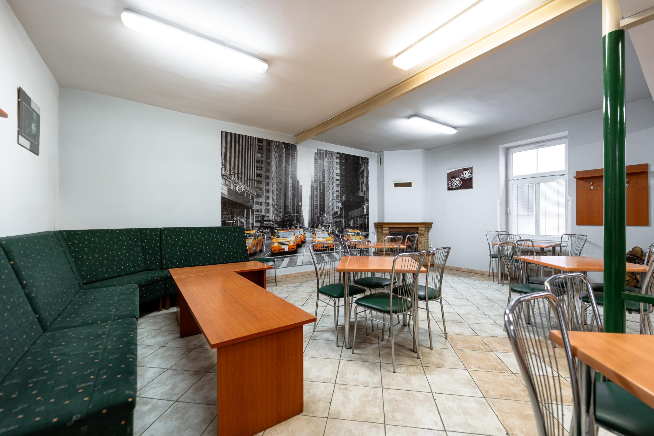 EXKLUZÍVNE Vám ponúkame na predaj dom na podnikateľské účely v obci Zborov.