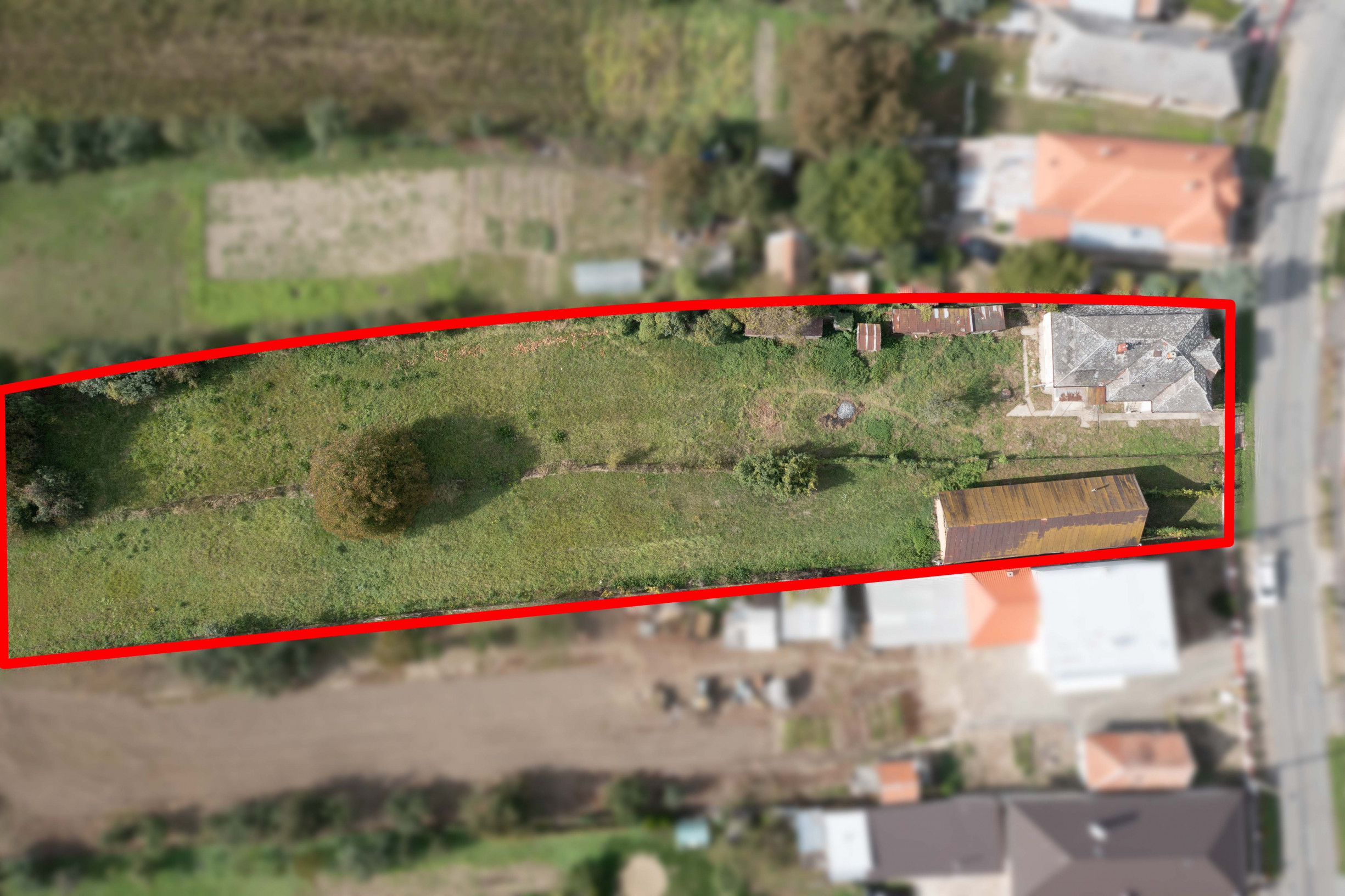 EXKLUZÍVNE vám ponúkame na predaj dva rodinné domy s veľkým pozemkom