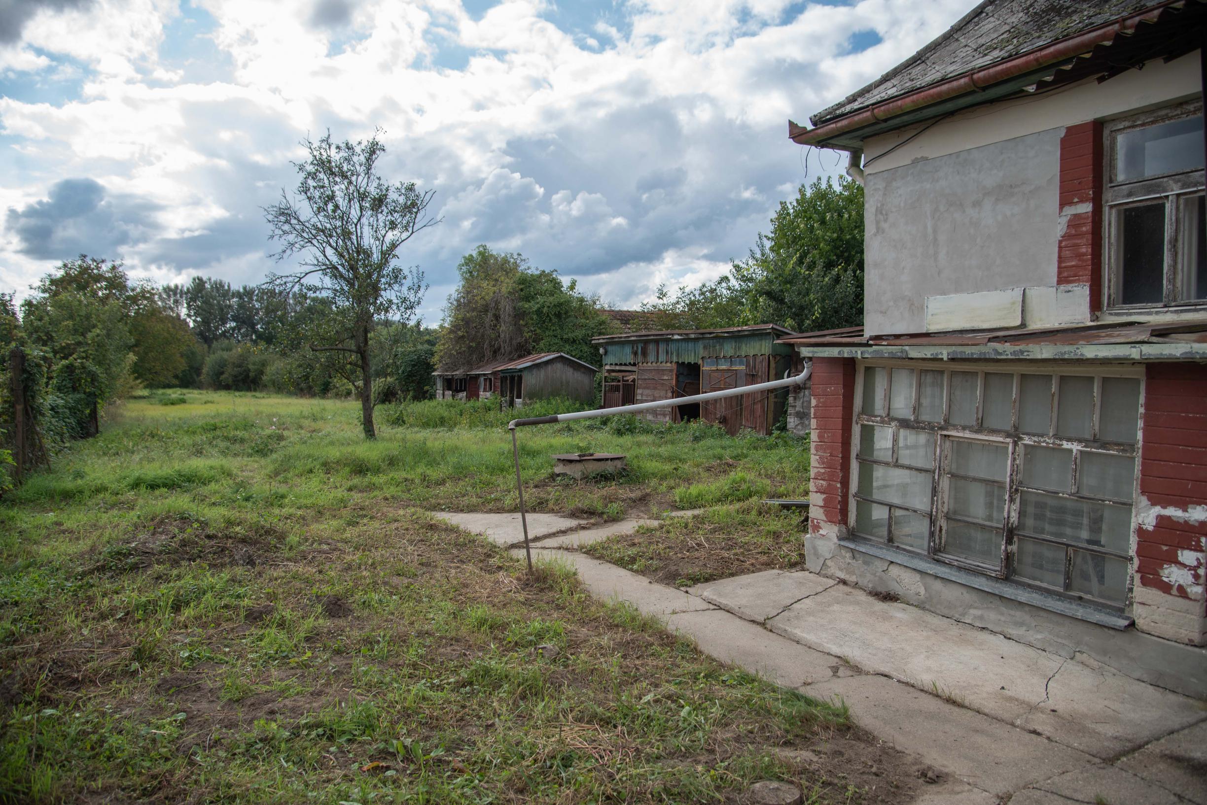 EXKLUZÍVNE vám ponúkame na predaj dva rodinné domy s veľkým pozemkom