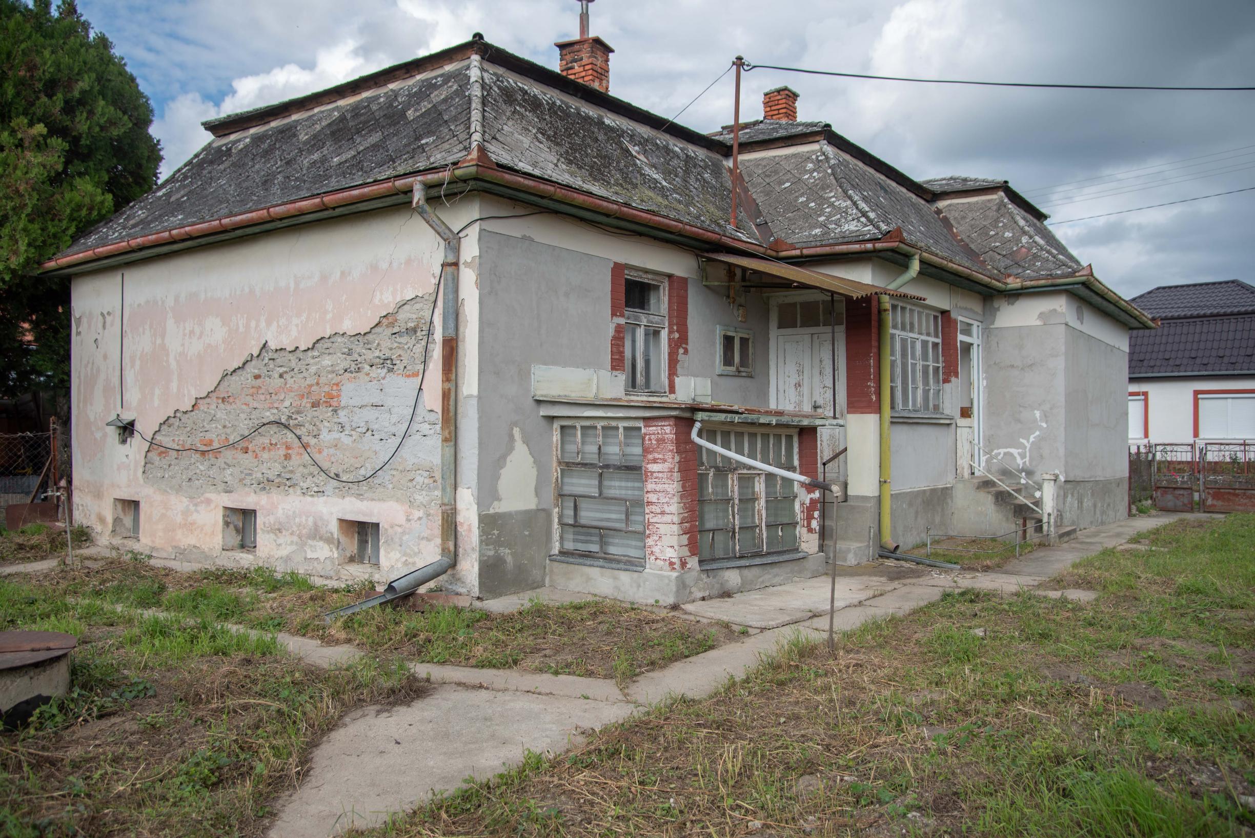 EXKLUZÍVNE vám ponúkame na predaj dva rodinné domy s veľkým pozemkom