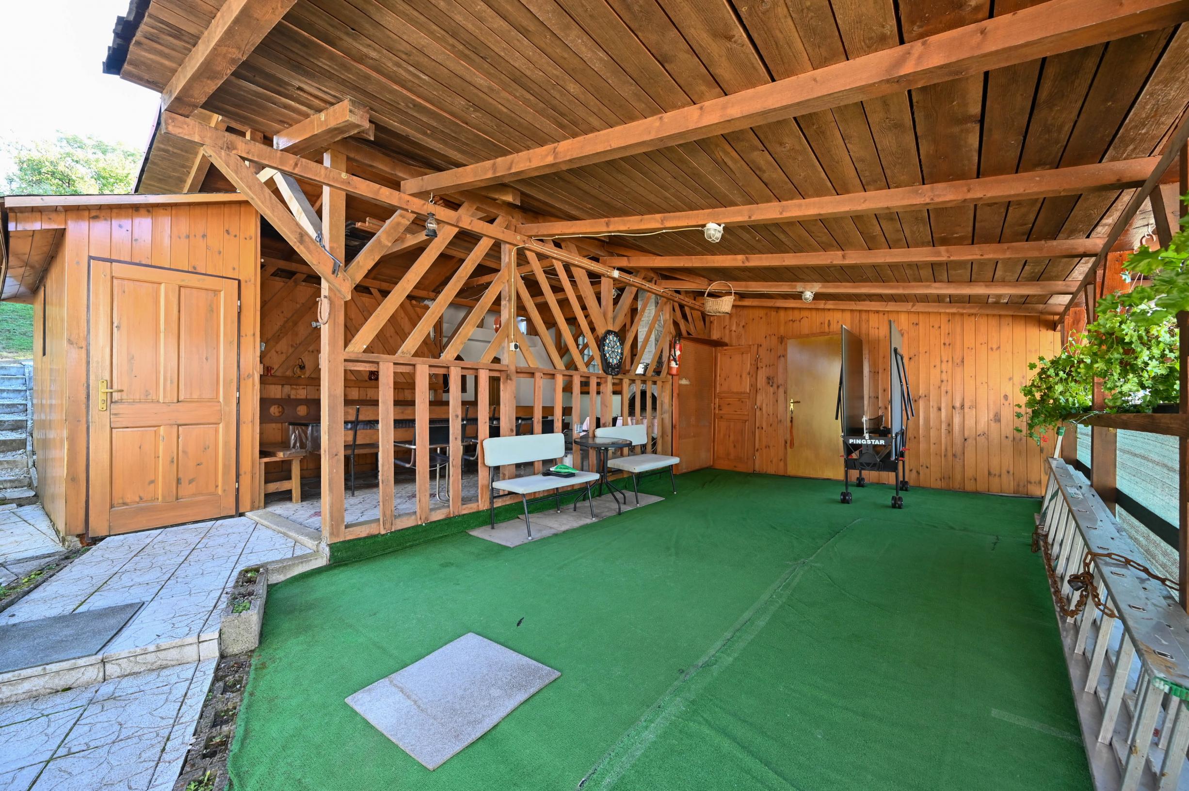 Na predaj penzión / rekreačný dom v obci Trávnica , Nové Zámky – len 3 km od termálneho kúpaliska Podhájska