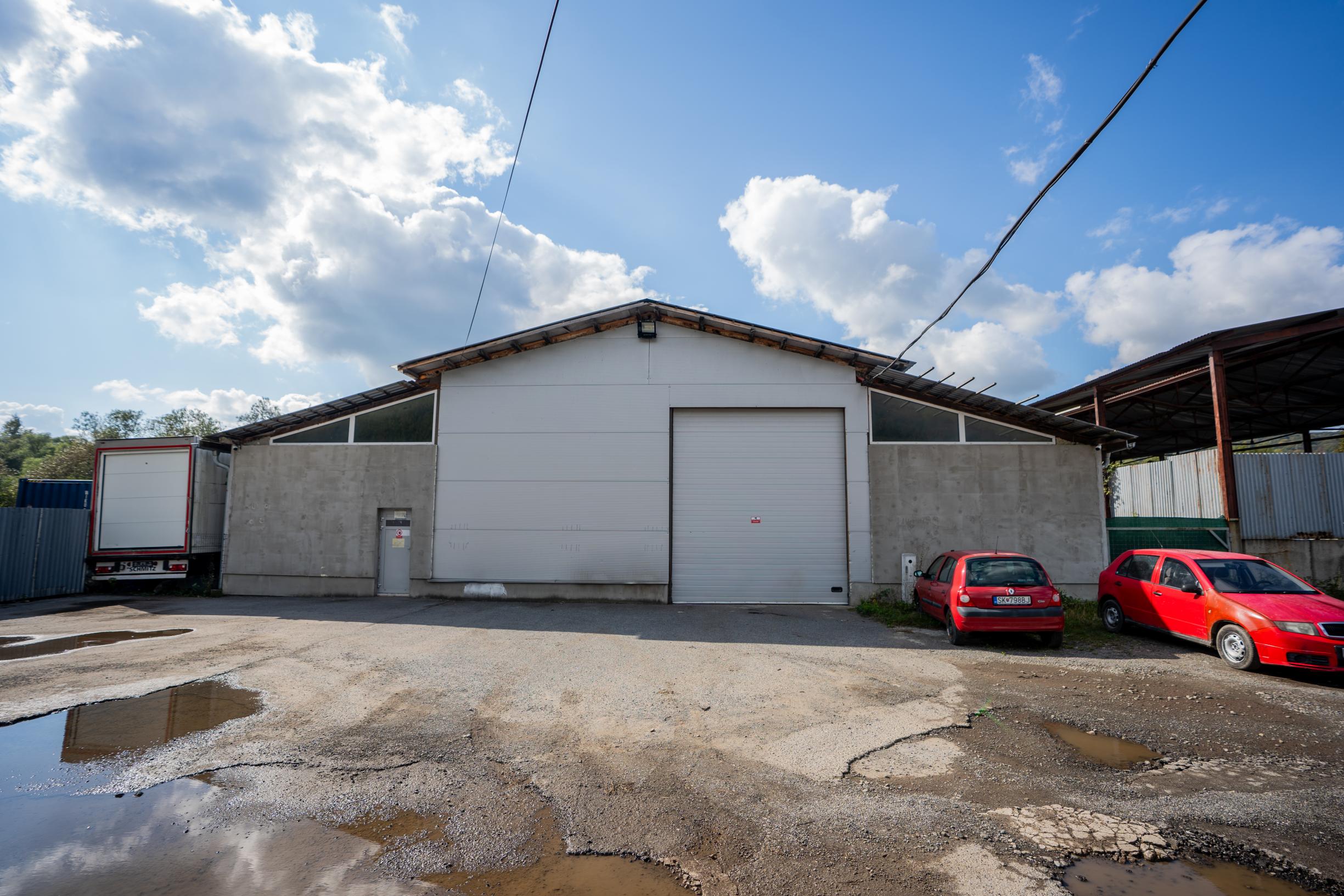 Na predaj výrobná a skladová hala o veľkosti 1.024m2 v meste Svidník