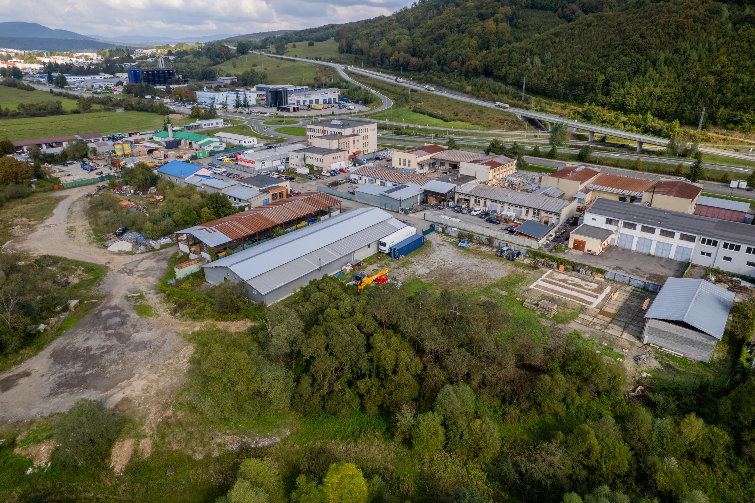 Na predaj výrobná a skladová hala o veľkosti 1.024m2 v meste Svidník