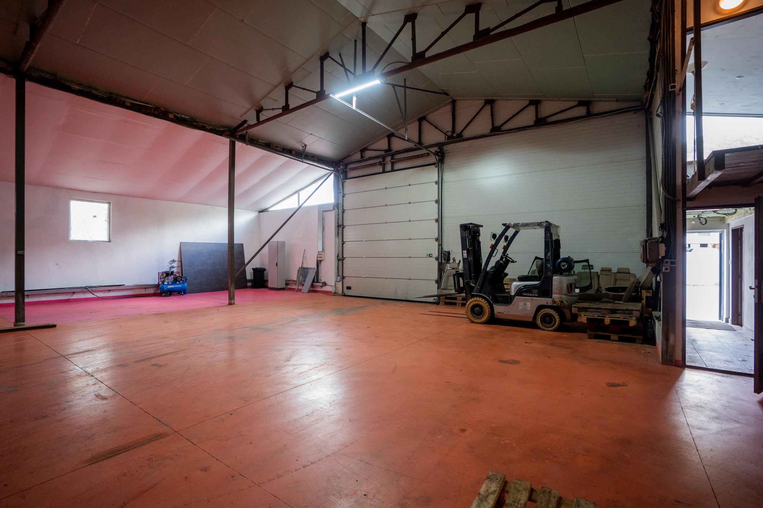 Na predaj výrobná a skladová hala o veľkosti 1.024m2 v meste Svidník