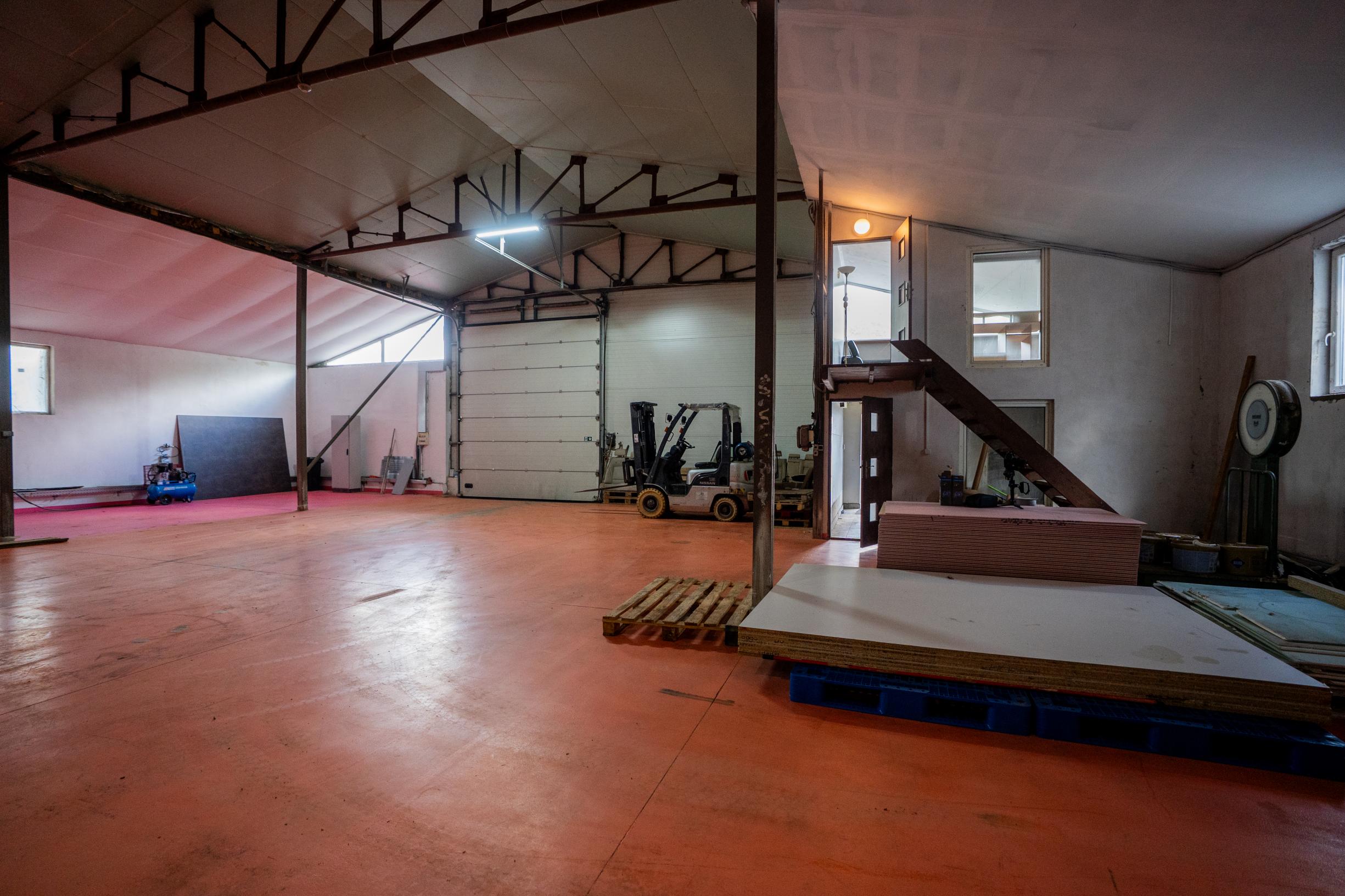 Na predaj výrobná a skladová hala o veľkosti 1.024m2 v meste Svidník