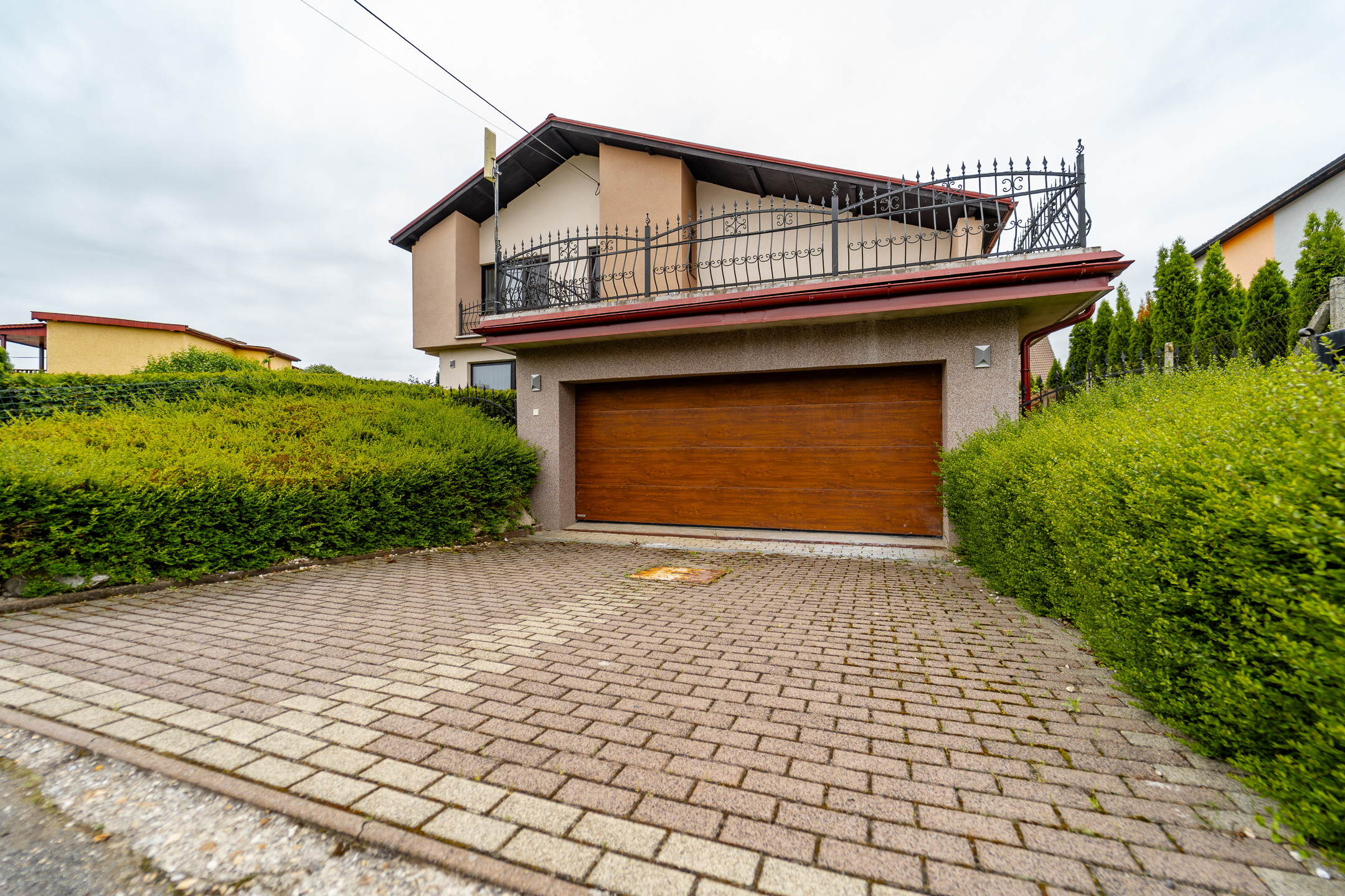 EXKLUZÍVNE vám ponúkame na predaj 5-izbový rodinný dom v príjemnej lokalite Veľkých Kapušian