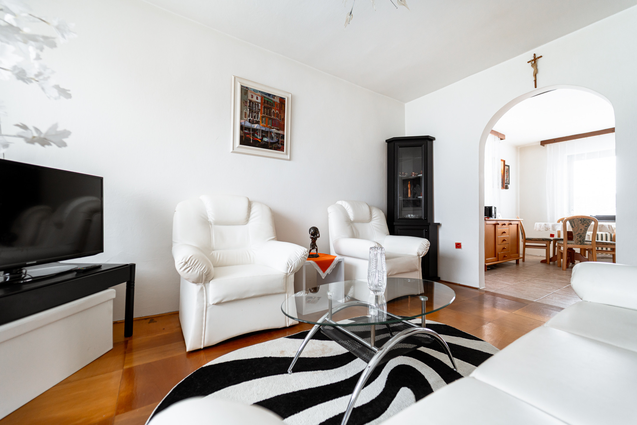 EXKLUZÍVNE vám ponúkame na predaj 5-izbový rodinný dom v príjemnej lokalite Veľkých Kapušian