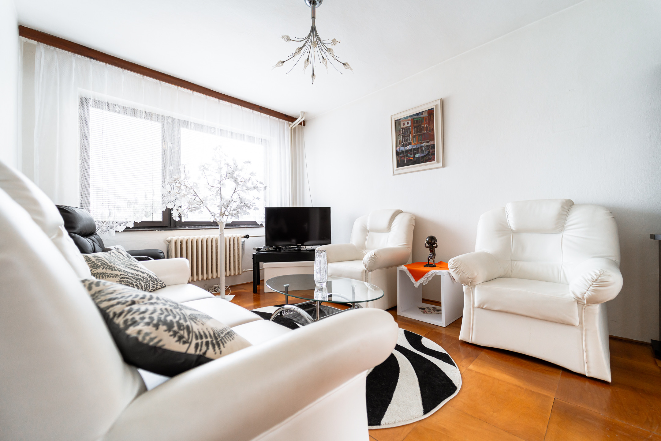 EXKLUZÍVNE vám ponúkame na predaj 5-izbový rodinný dom v príjemnej lokalite Veľkých Kapušian