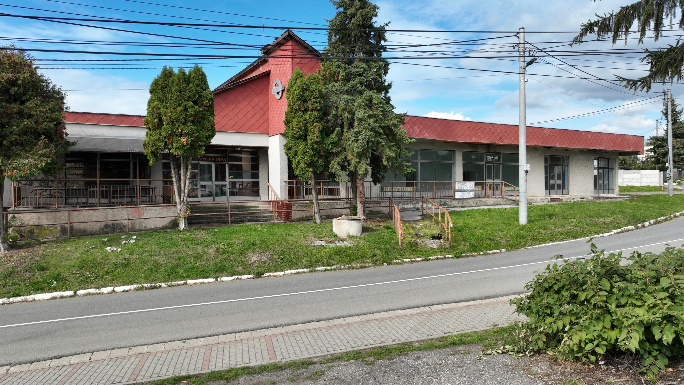 Ponúkame na predaj viacúčelový objekt vhodný na obchodné, skladové alebo prevádzkové účely v obci Slivník.