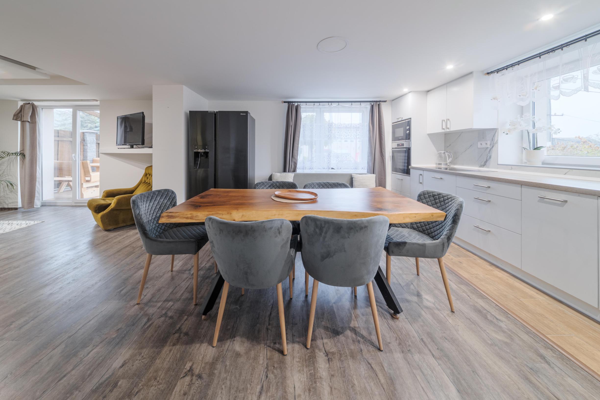 Moderný 3i rodinný dom na prenájom, 16 km od mesta Košice,  medzi diaľnicou Košice – Prešov.