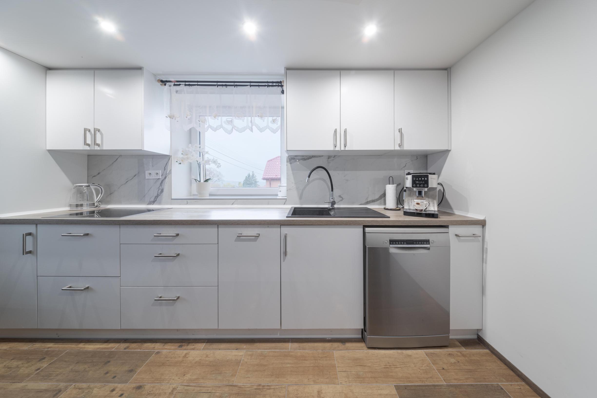 Moderný 3i rodinný dom na prenájom, 16 km od mesta Košice,  medzi diaľnicou Košice – Prešov.