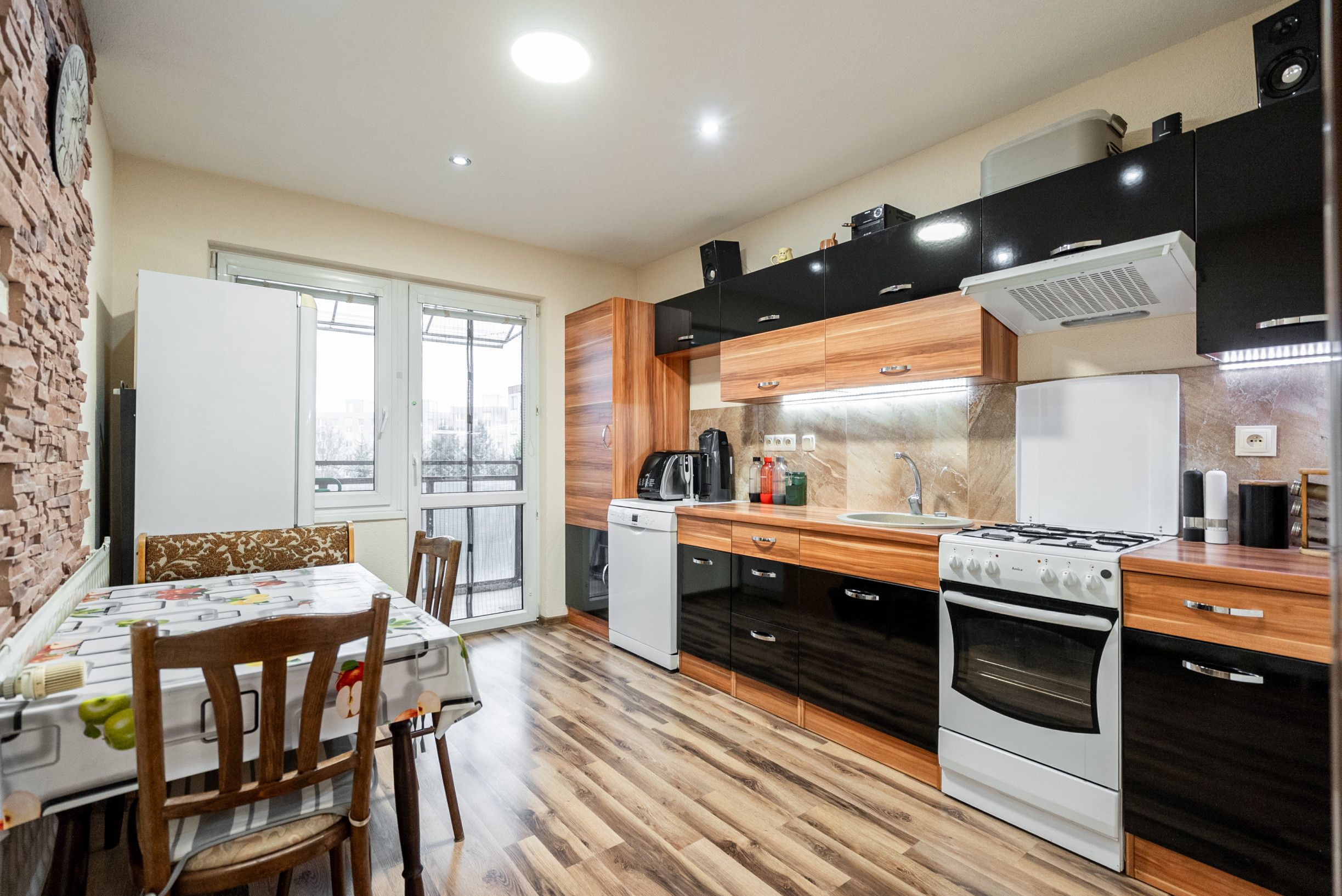 REZERVOVANÉ - Exkluzívne na predaj 4i byt po čiastočnej rekonštrukcií v Banskej Štiavnici