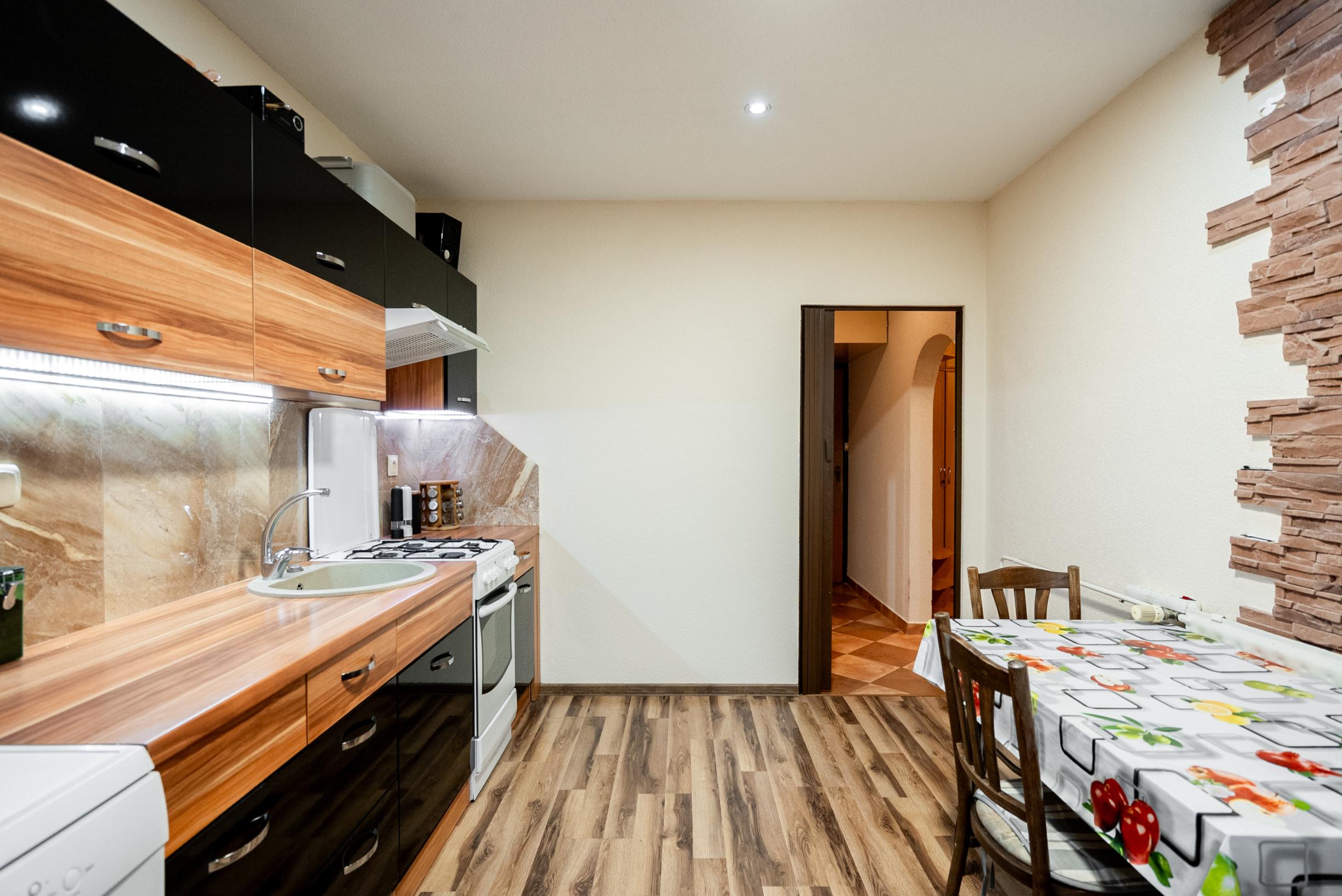 REZERVOVANÉ - Exkluzívne na predaj 4i byt po čiastočnej rekonštrukcií v Banskej Štiavnici