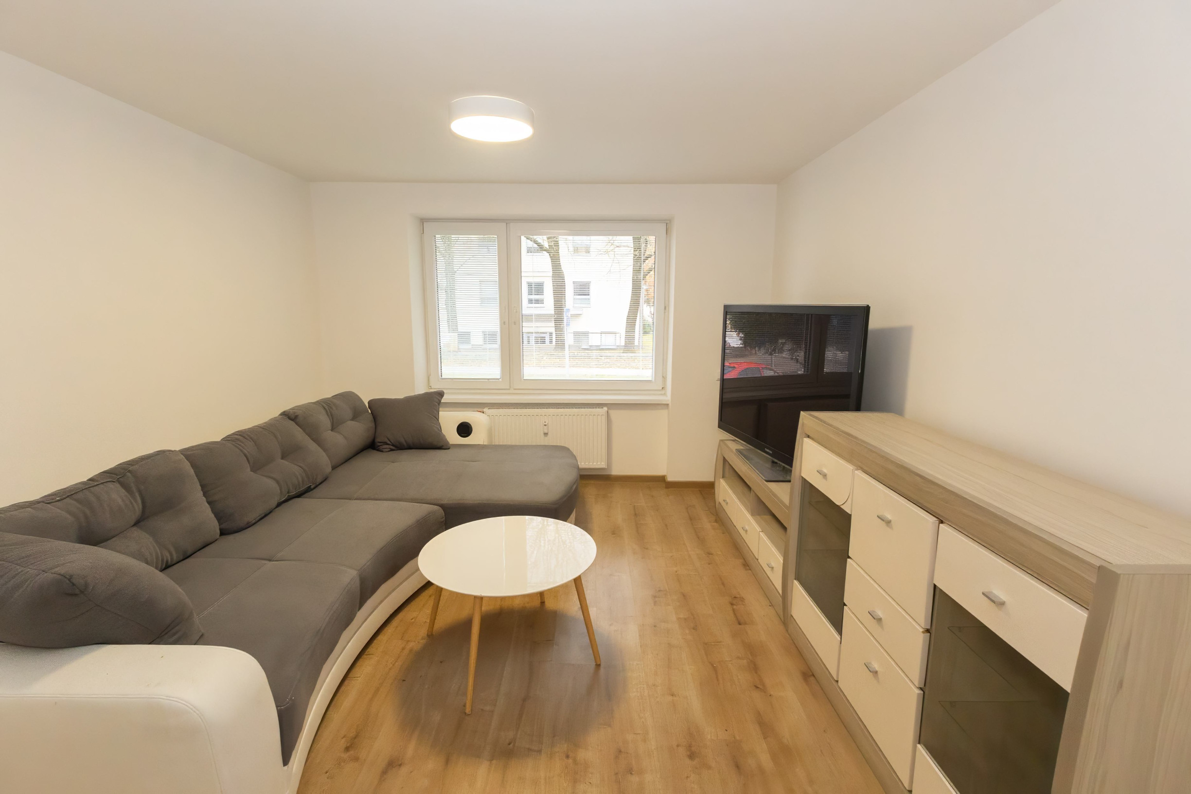 Exkluzívne Vám ponúkame na prenájom 2 izbový byt   v Humennom.