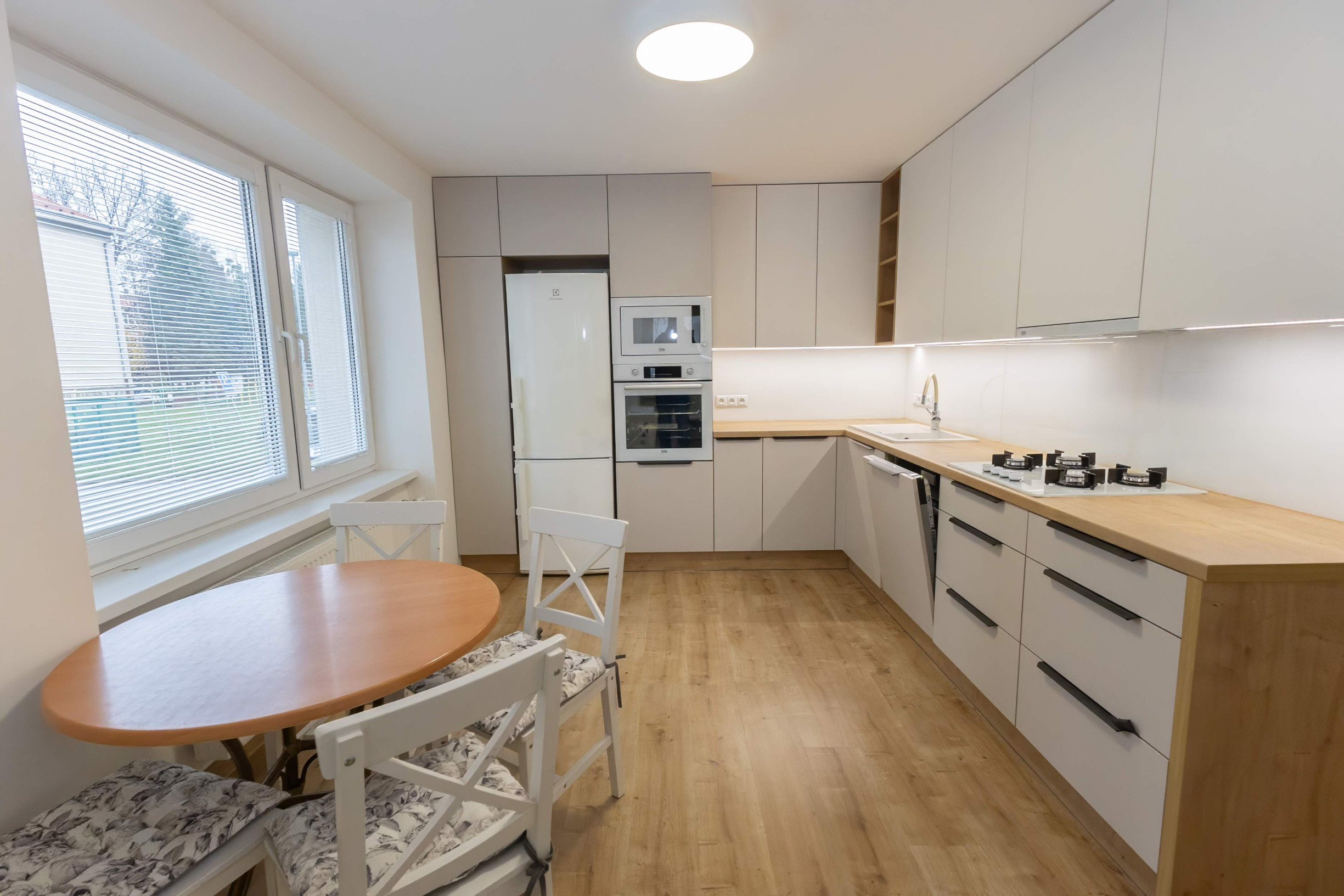 Exkluzívne Vám ponúkame na prenájom 2 izbový byt   v Humennom.