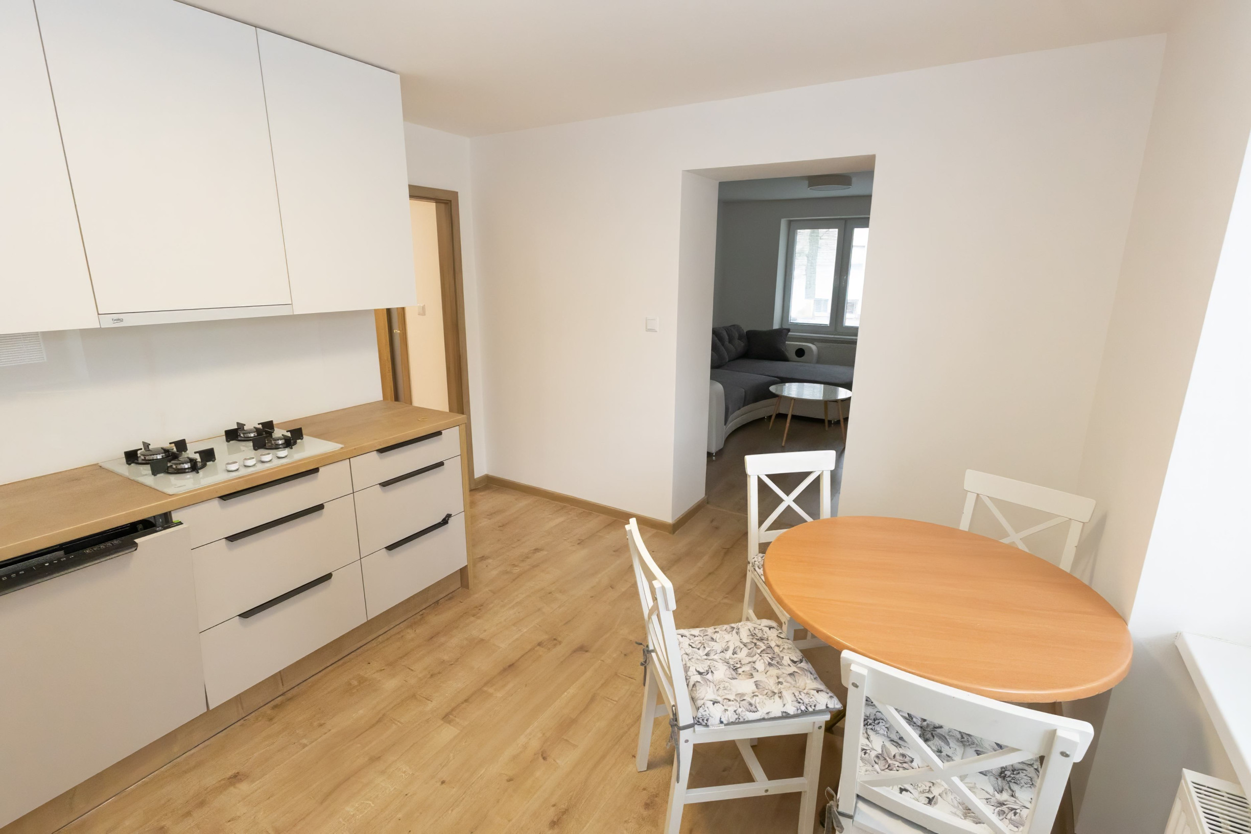 Exkluzívne Vám ponúkame na prenájom 2 izbový byt   v Humennom.