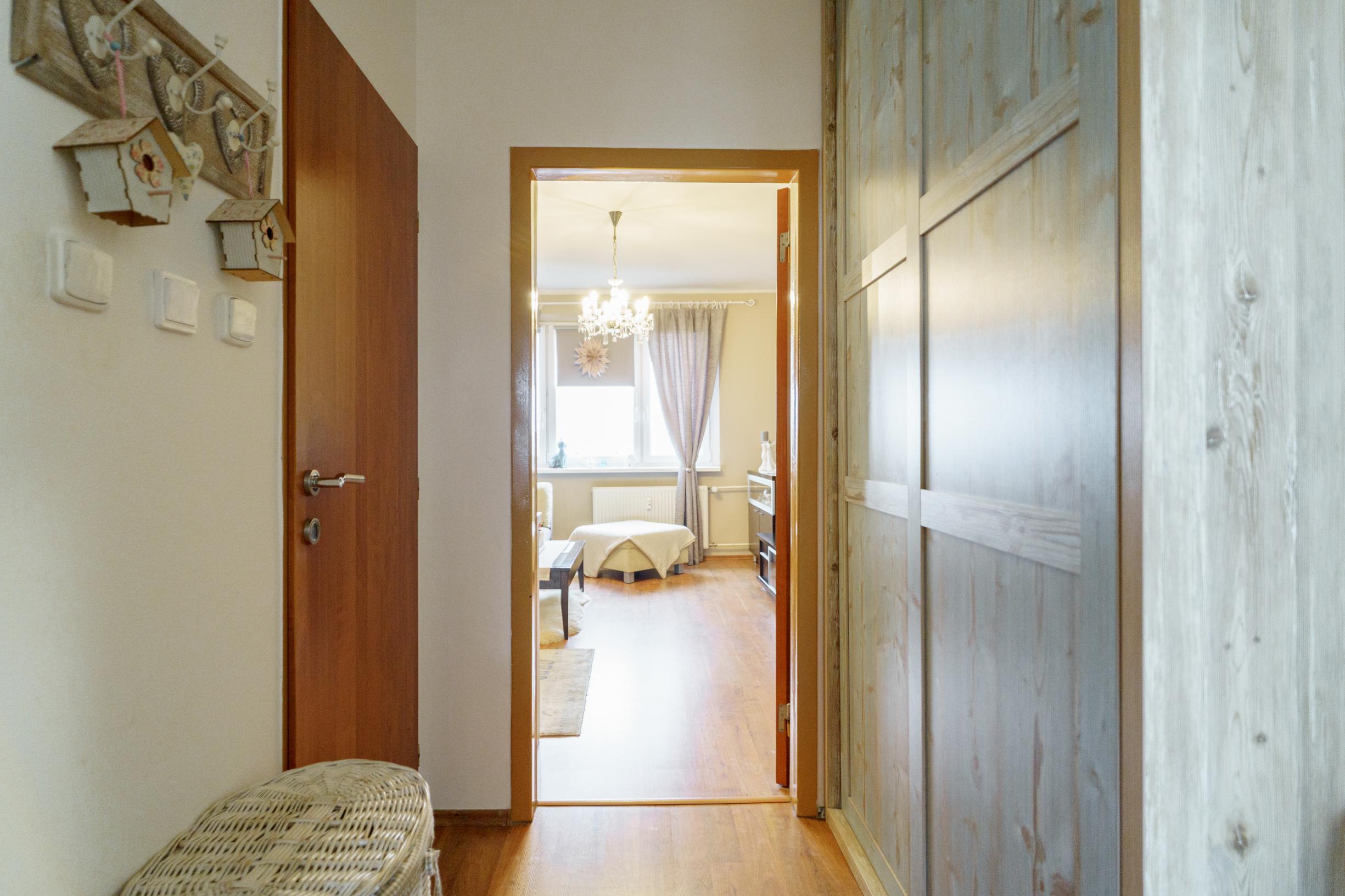 Na predaj vkusne zrekonštruovaný 3-izbový byt s lodžiou na Magurskej ulici v Sásovej, Banská Bystrica