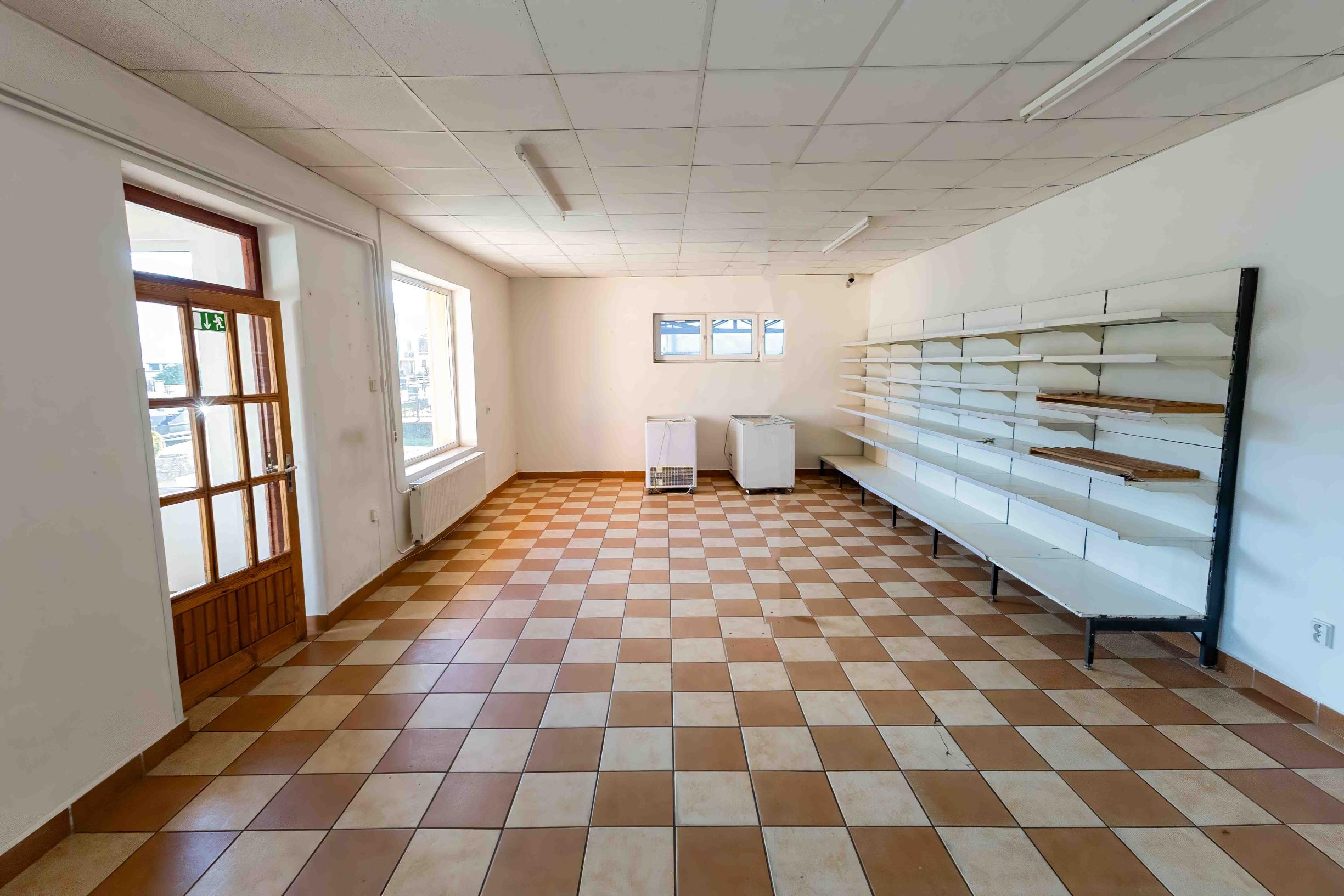 Exkluzívne Vám ponúkame na prenájom  polyfunkčný objekt v Lackovciach